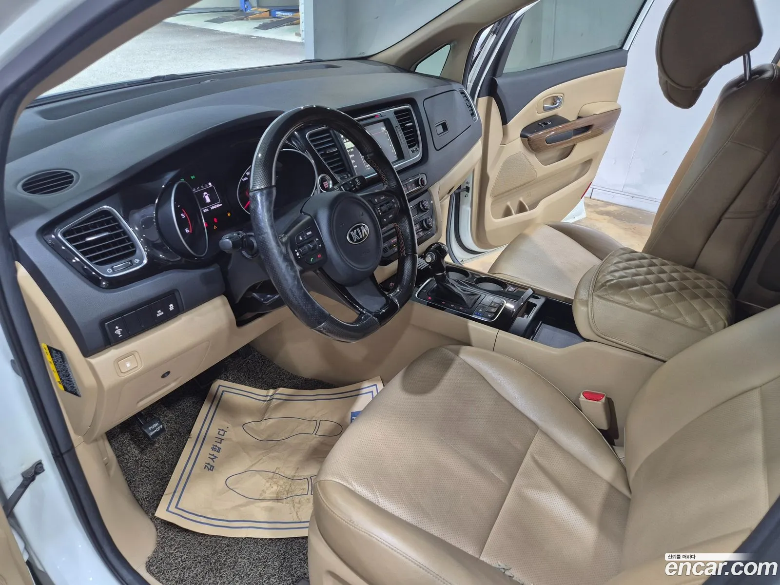 Kia Carnival 2015 — 8