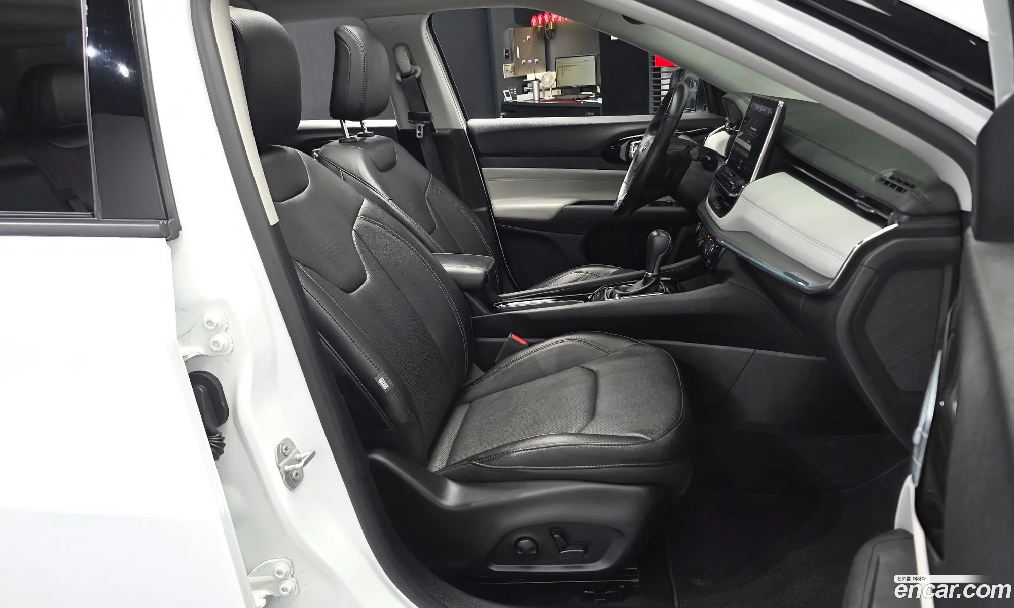 Jeep Compass 2022 3C4NJDCB1NT175620 — 32