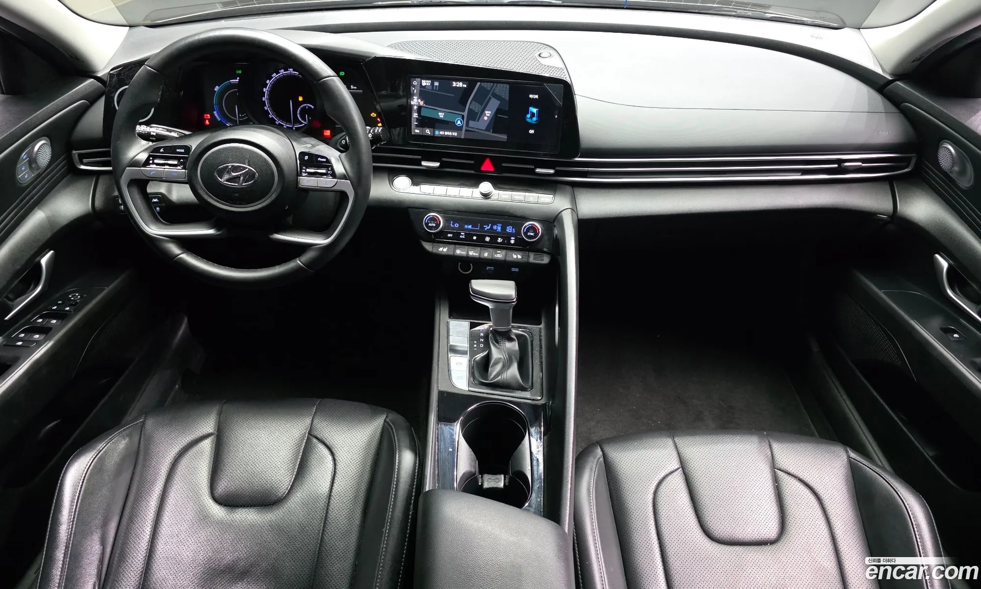Hyundai Elantra Hybrid 2022 — 13