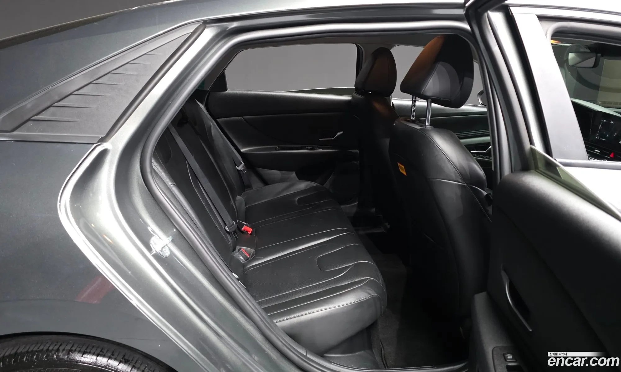 Hyundai Elantra Hybrid 2022 — 12
