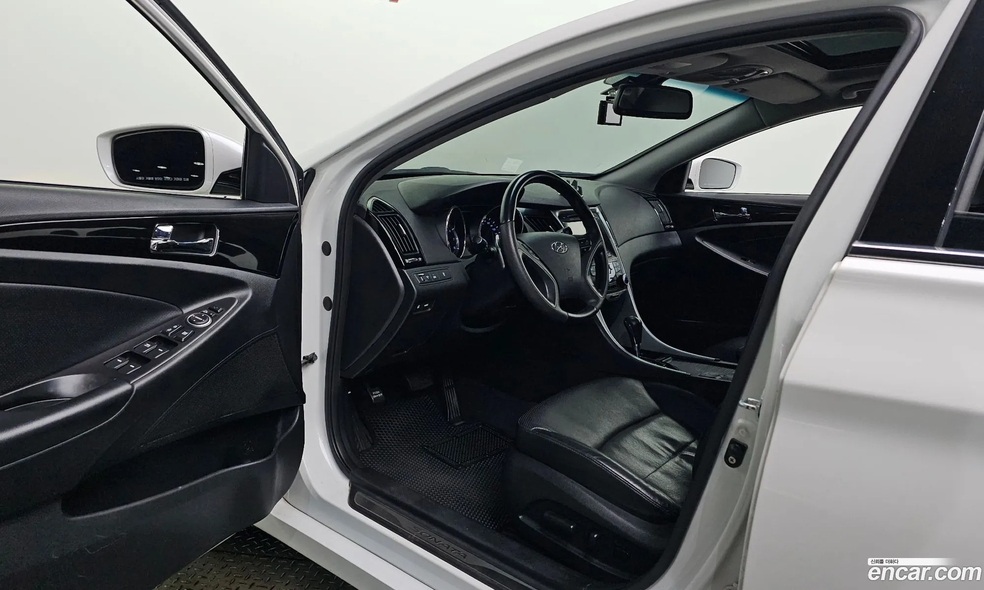 Hyundai YF Sonata 2011 KMHEC41BBBA263567 — 6