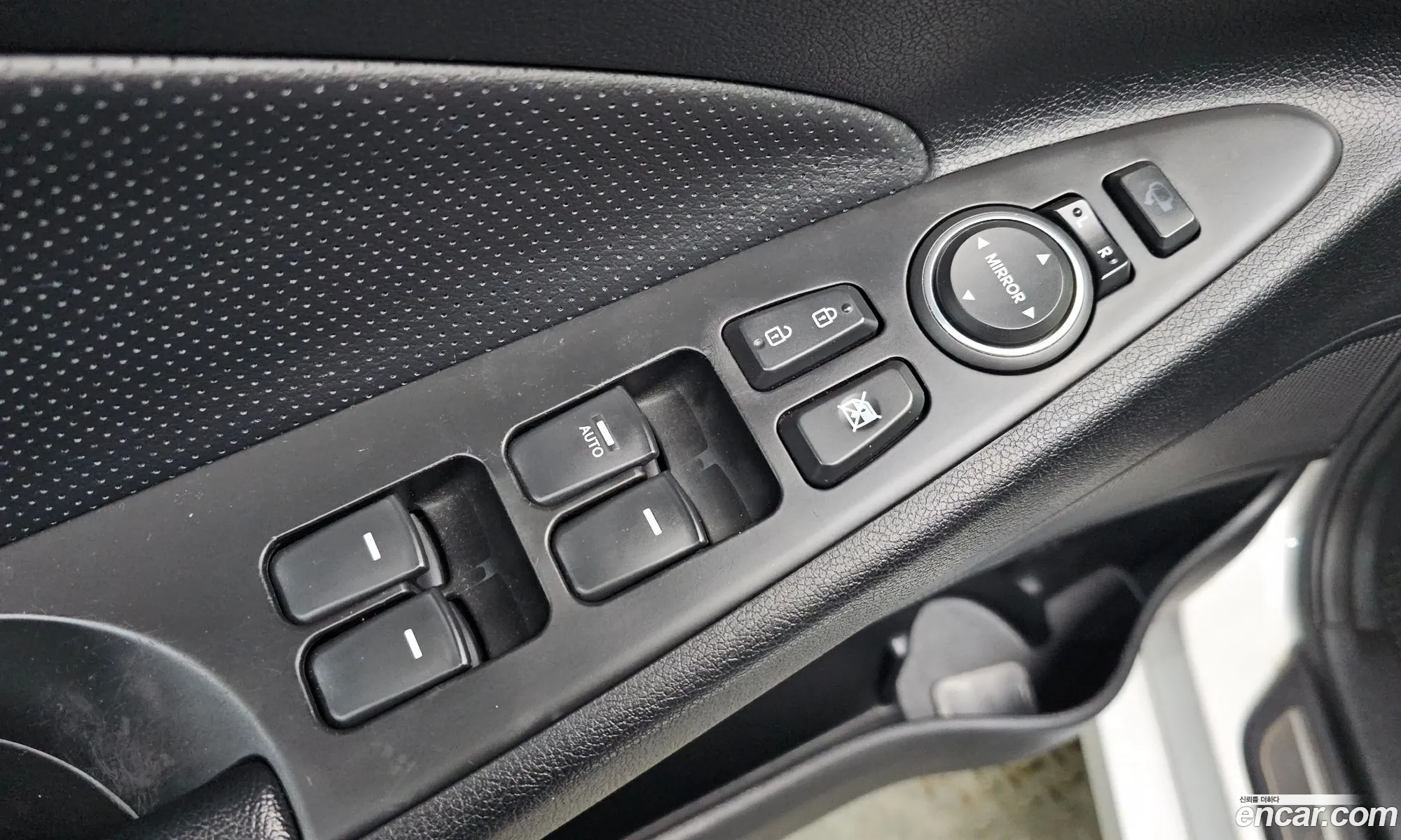 Hyundai YF Sonata 2011 KMHEC41BBBA263567 — 16
