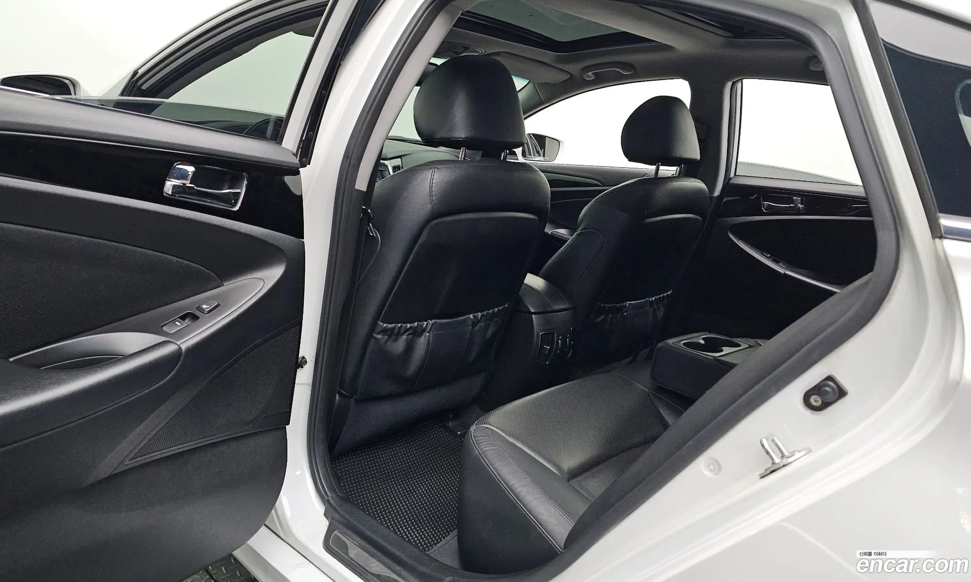 Hyundai YF Sonata 2011 KMHEC41BBBA263567 — 7