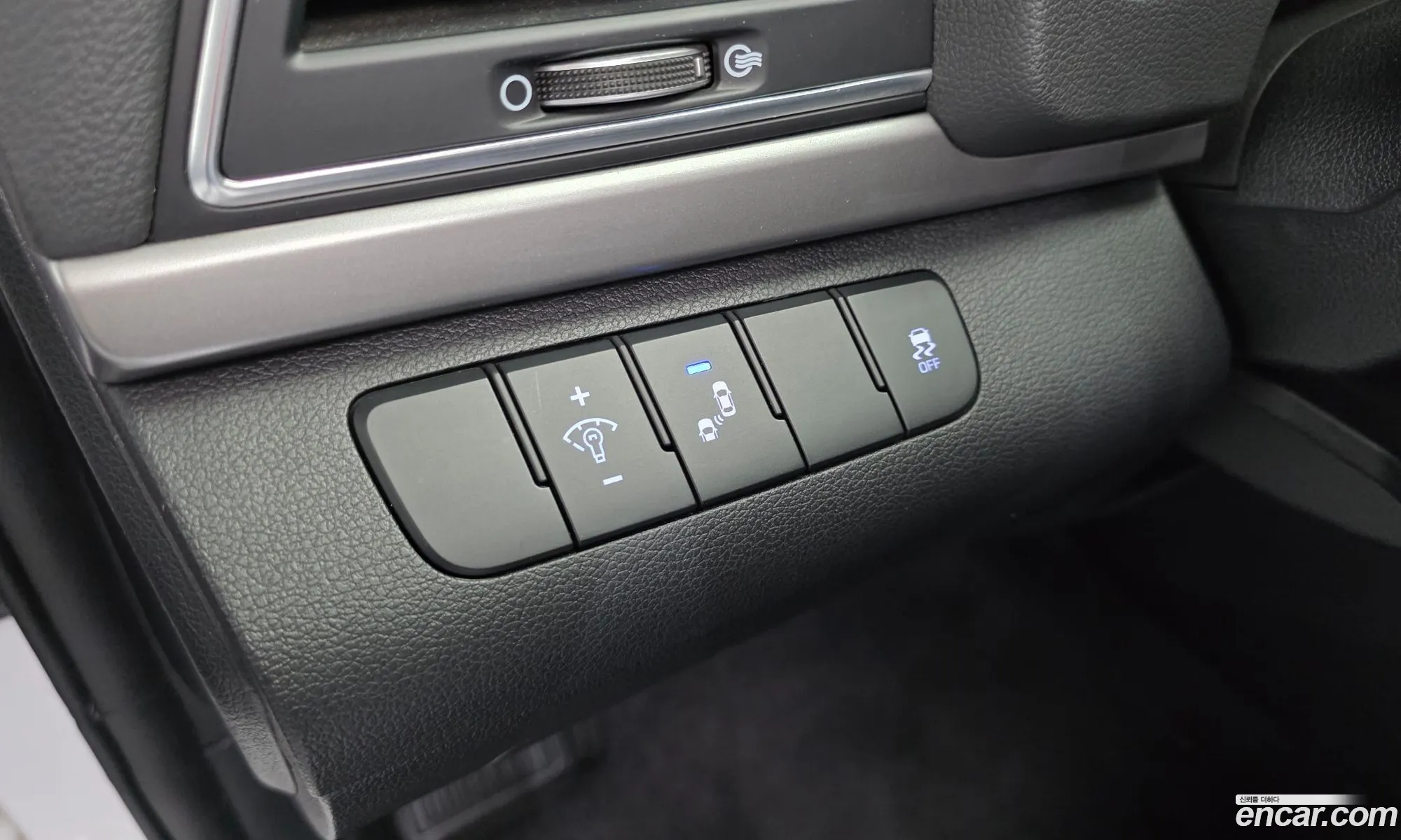 Hyundai Elantra AD 2018 — 33