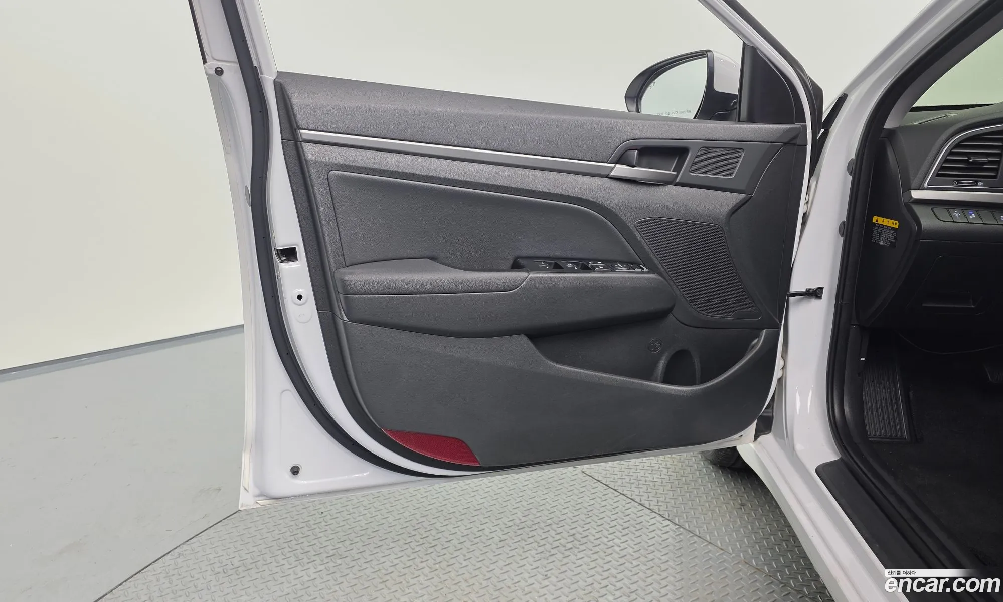 Hyundai Elantra AD 2018 — 32