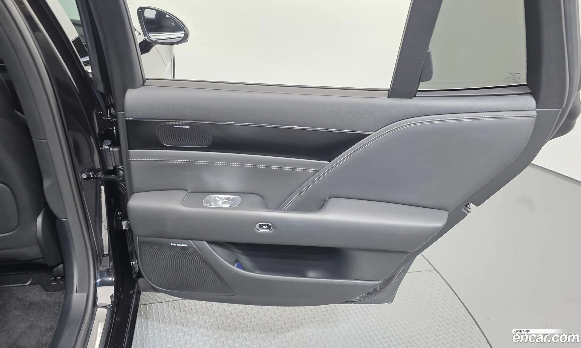Genesis G90 2024 KMTFA41DDRU043248 — 7