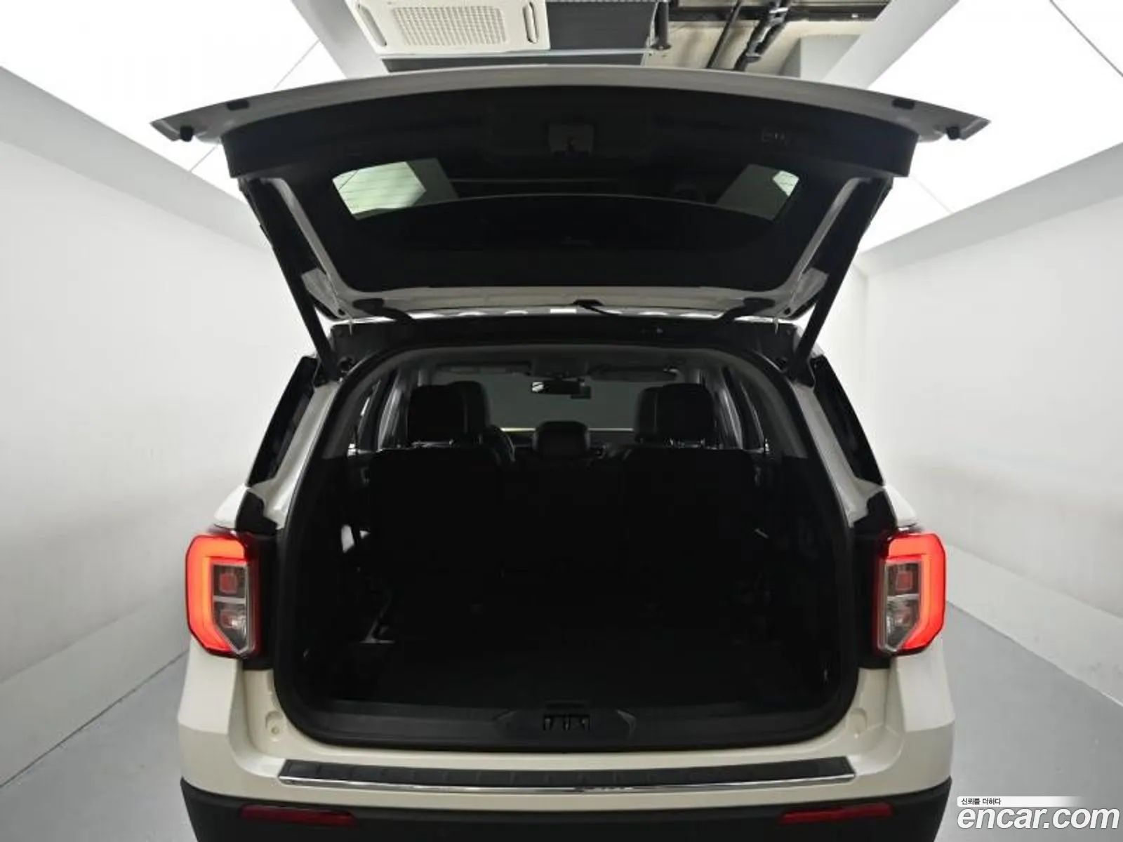 Ford Explorer 6th Gen 2023 — 7