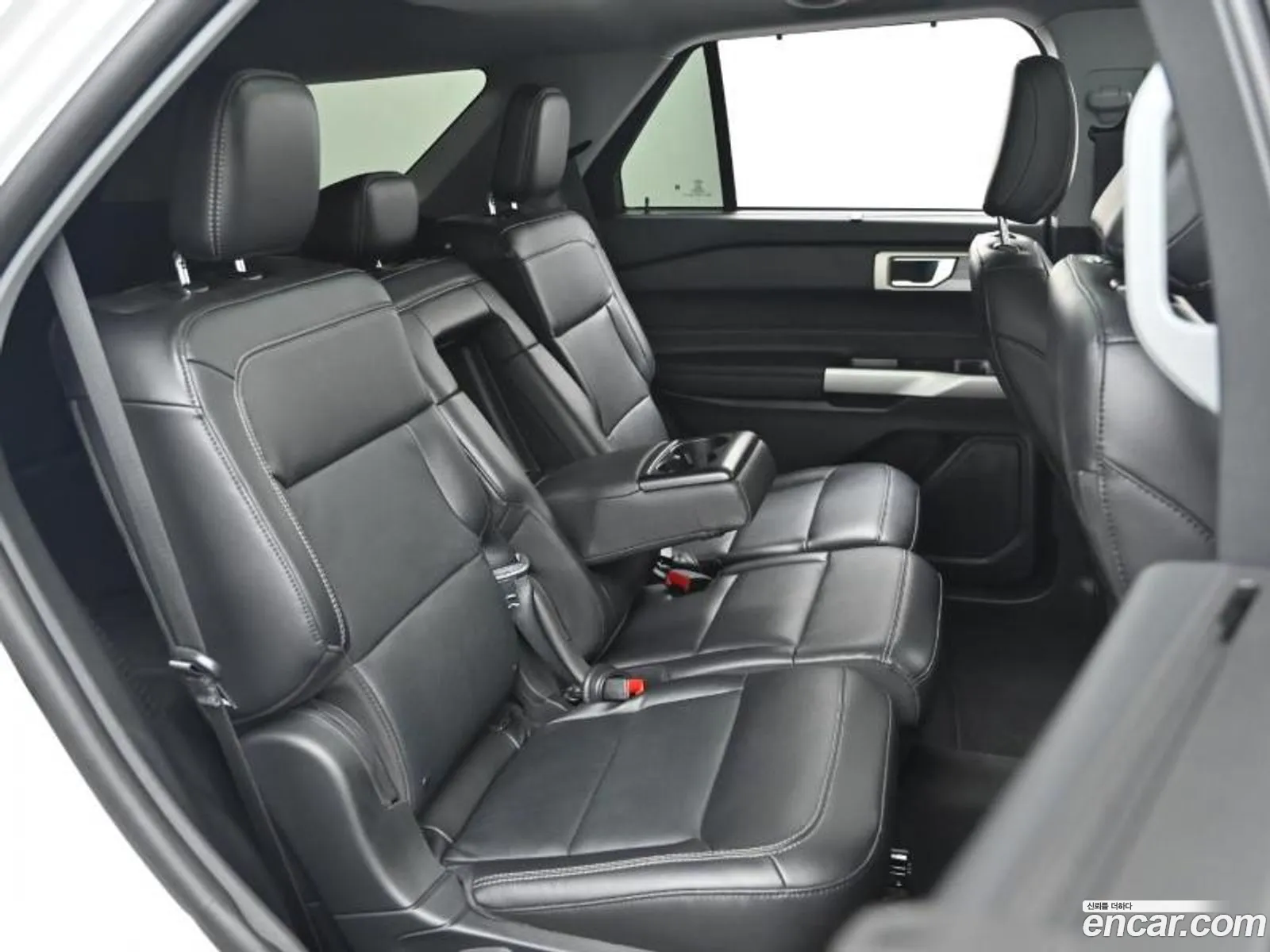 Ford Explorer 6th Gen 2023 — 3