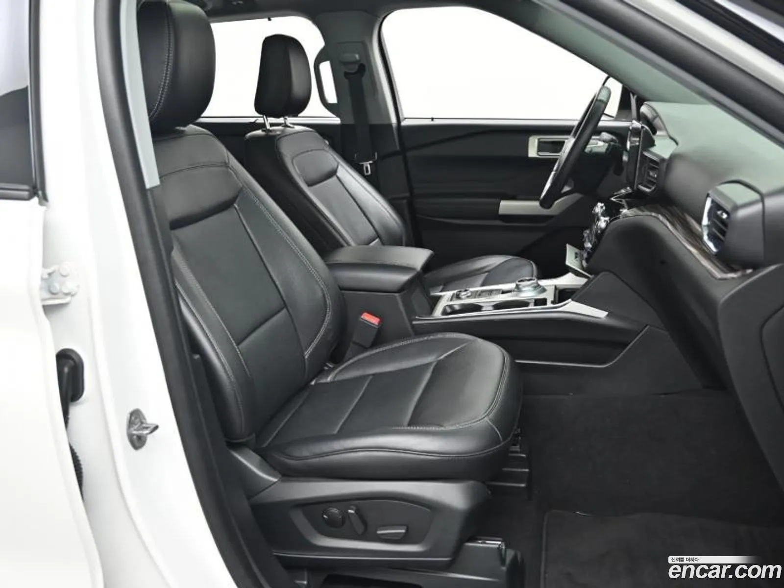 Ford Explorer 6th Gen 2023 — 4
