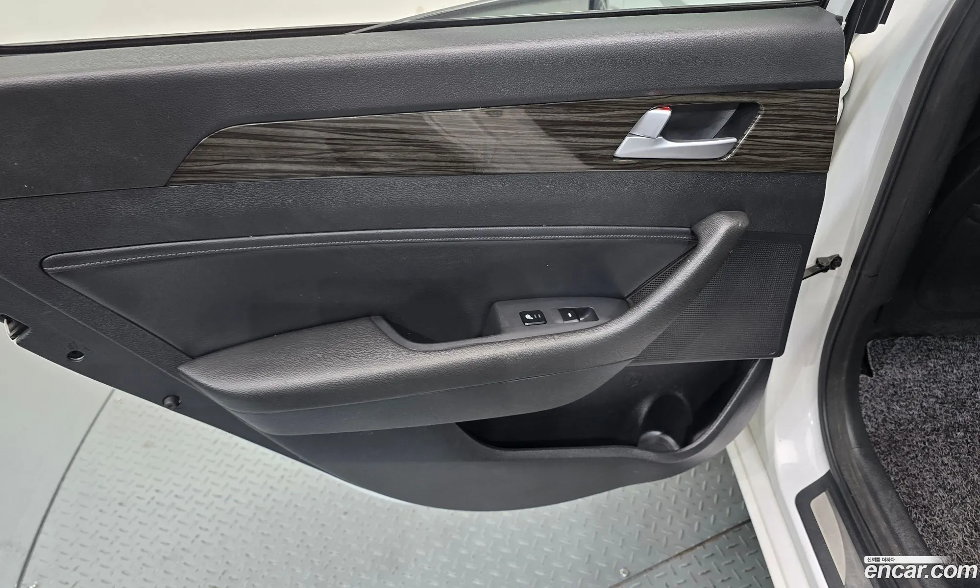 Hyundai LF Sonata 2014 — 30
