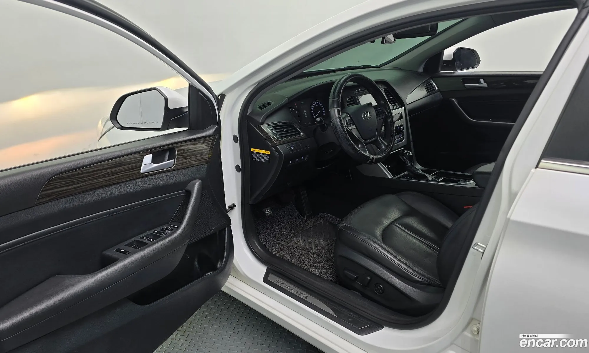 Hyundai LF Sonata 2014 — 32