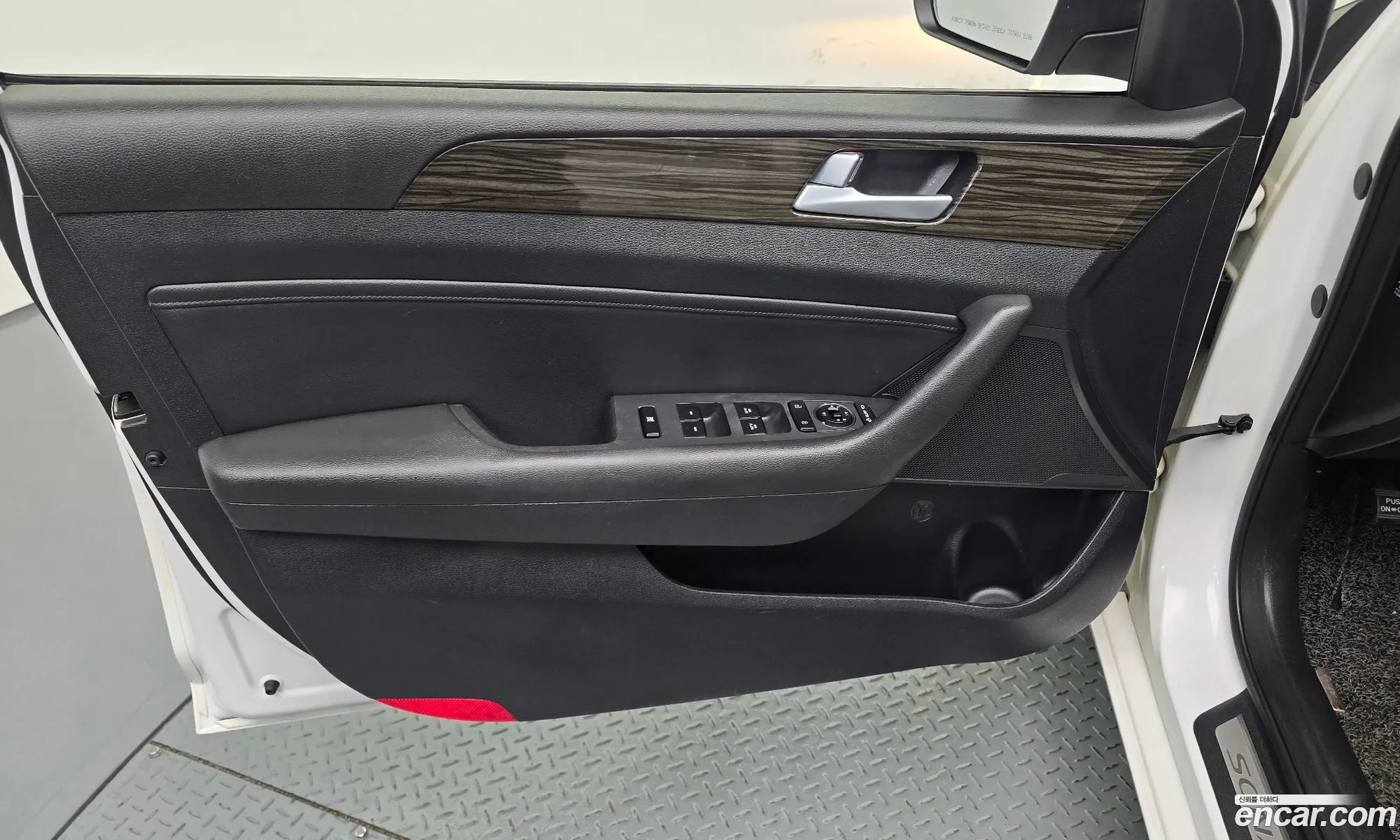 Hyundai LF Sonata 2014 — 11