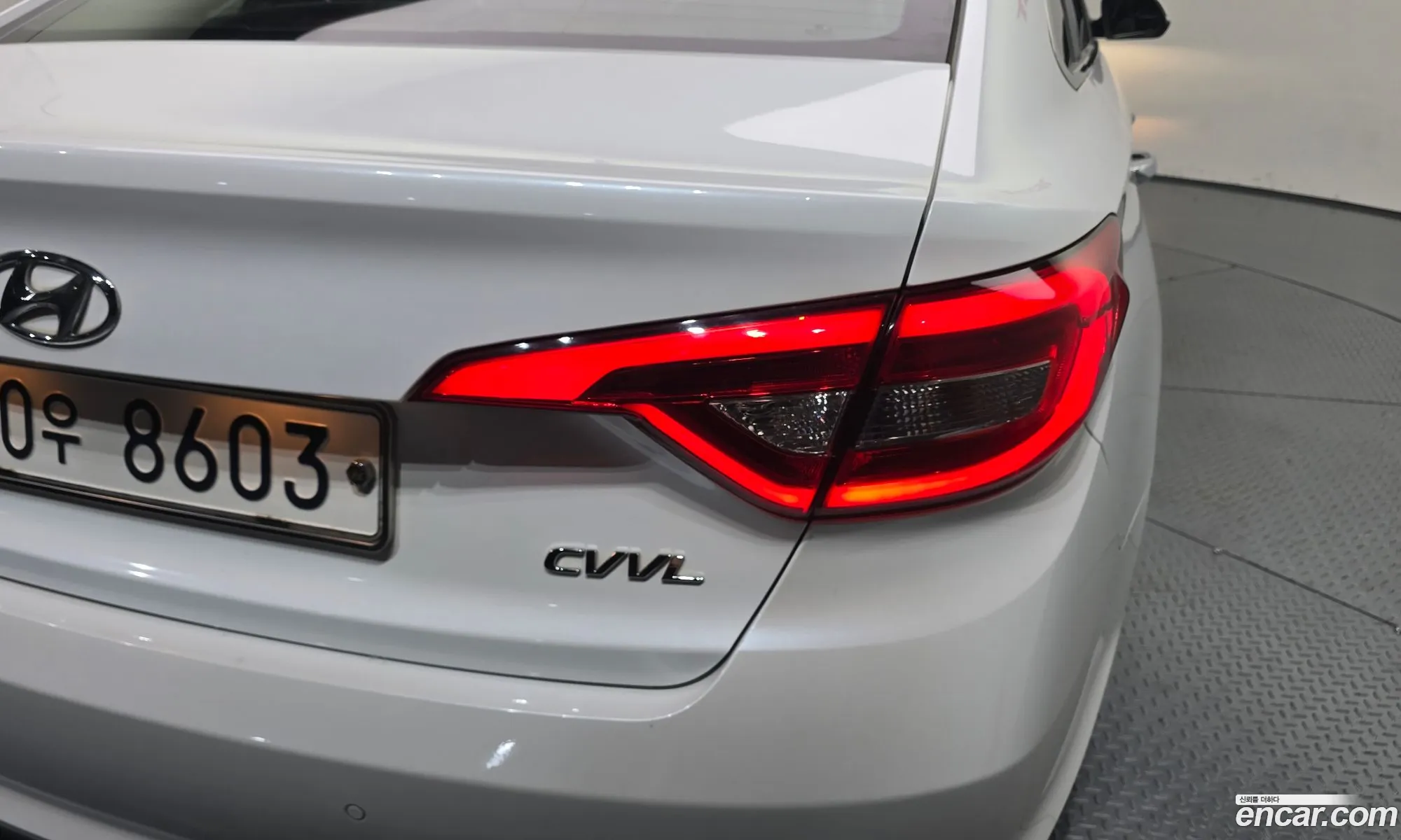 Hyundai LF Sonata 2014 — 24