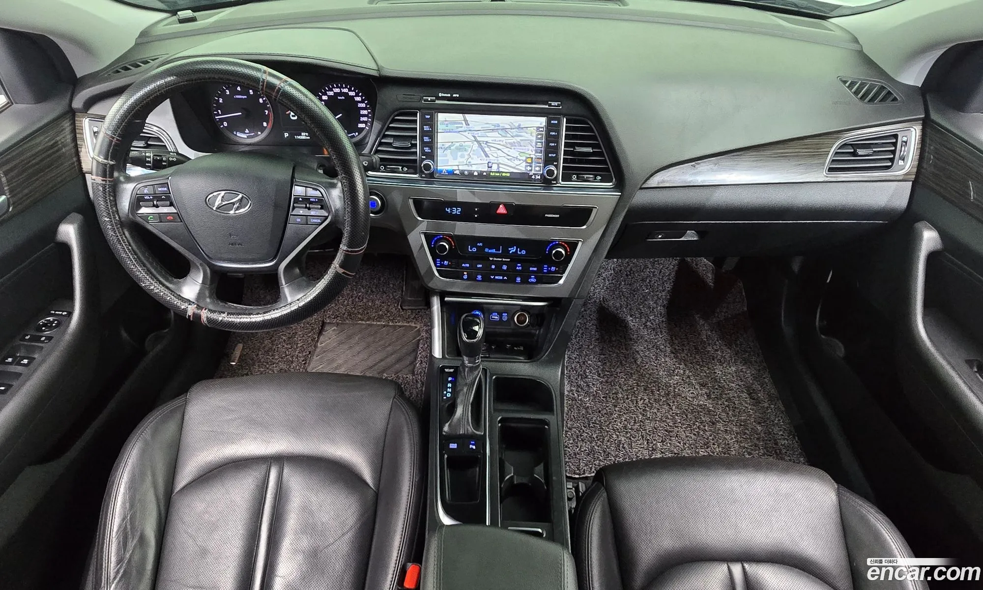 Hyundai LF Sonata 2014 — 28