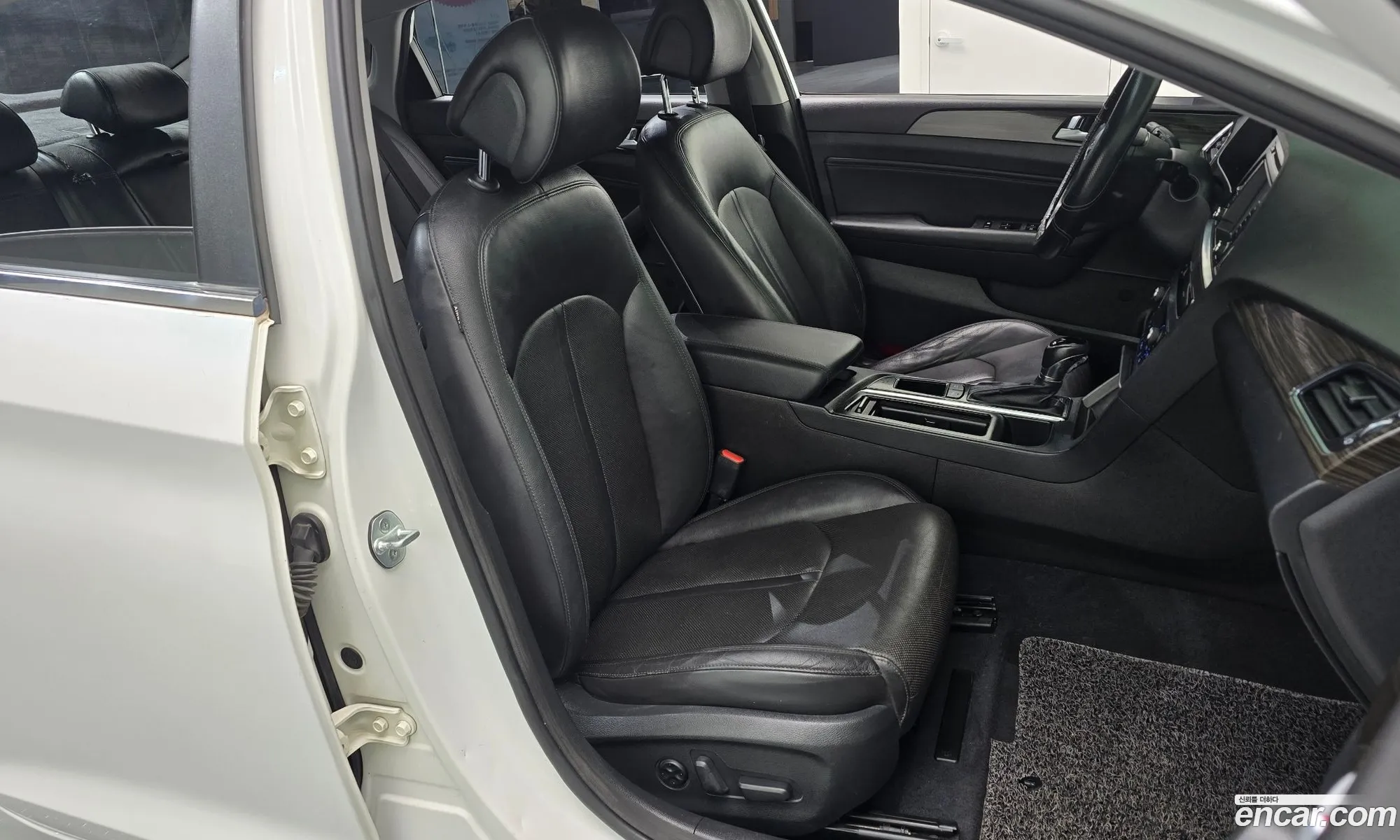 Hyundai LF Sonata 2014 — 25