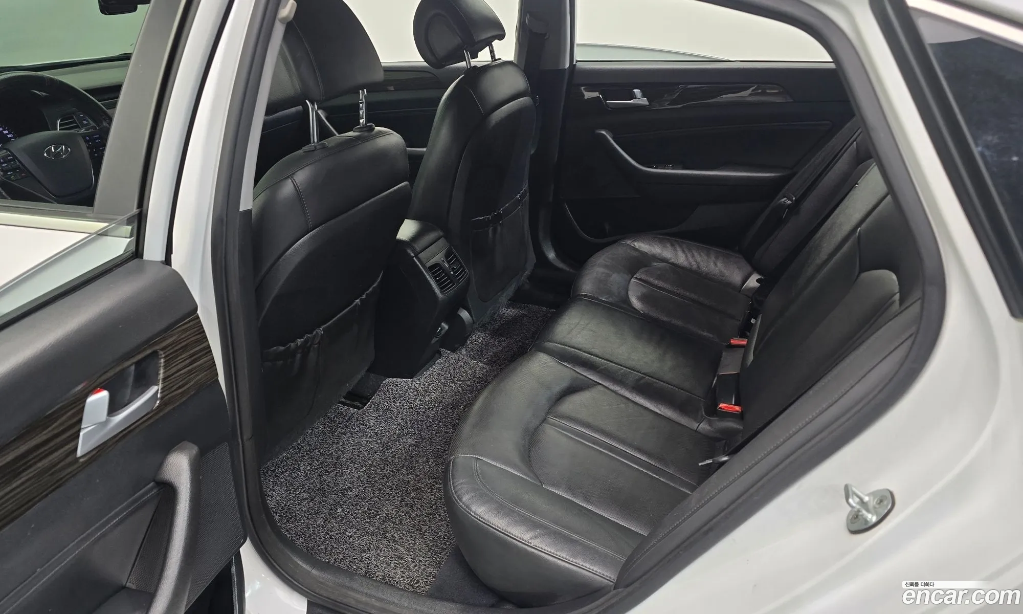 Hyundai LF Sonata 2014 — 29