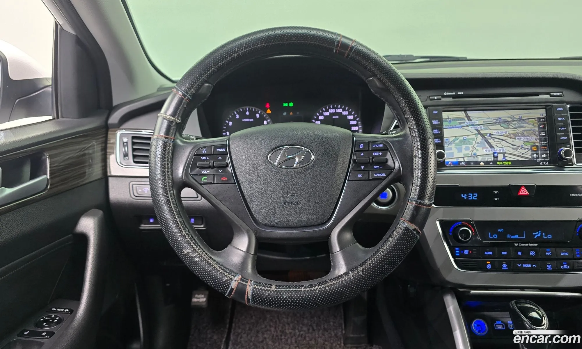 Hyundai LF Sonata 2014 — 23