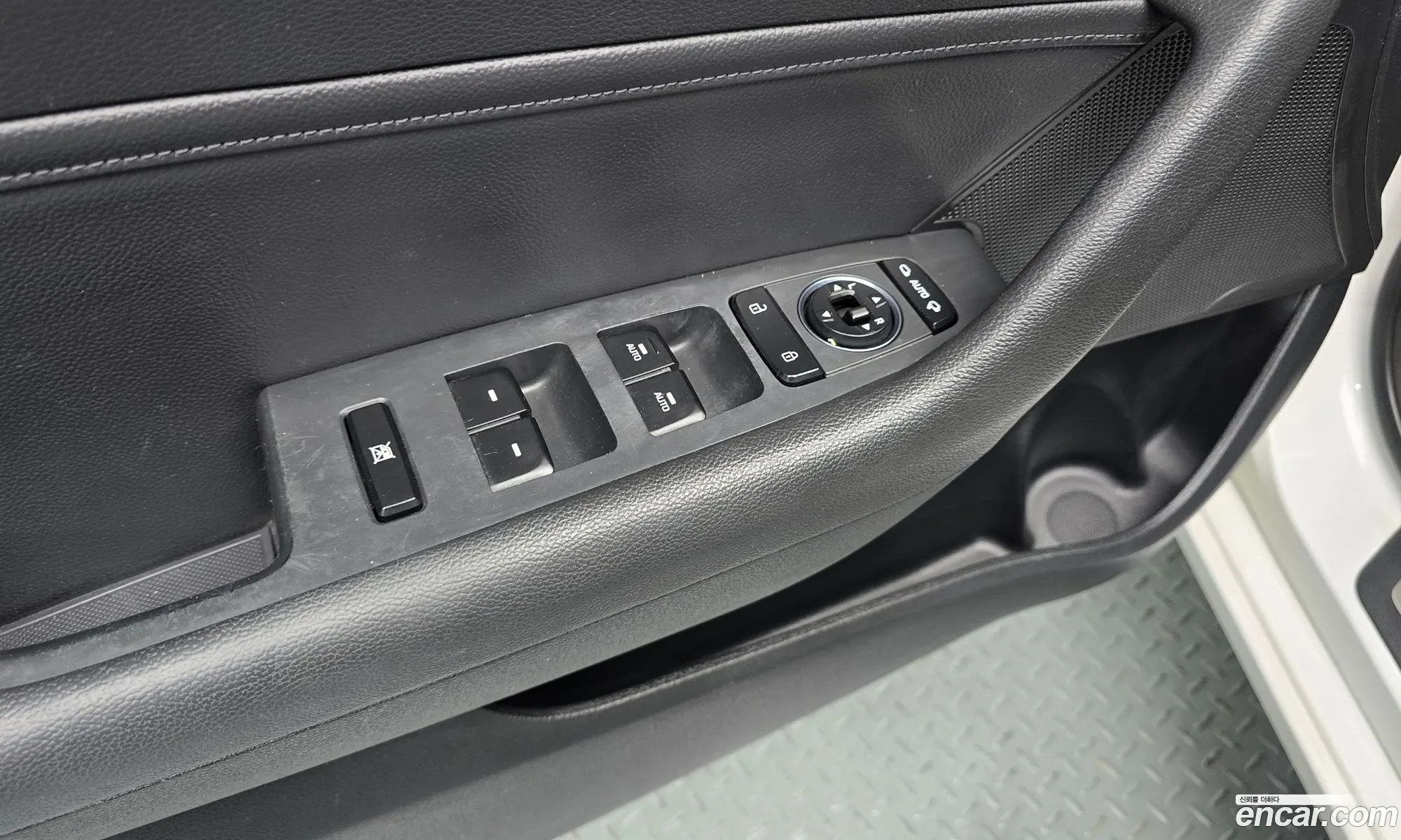 Hyundai LF Sonata 2014 — 22
