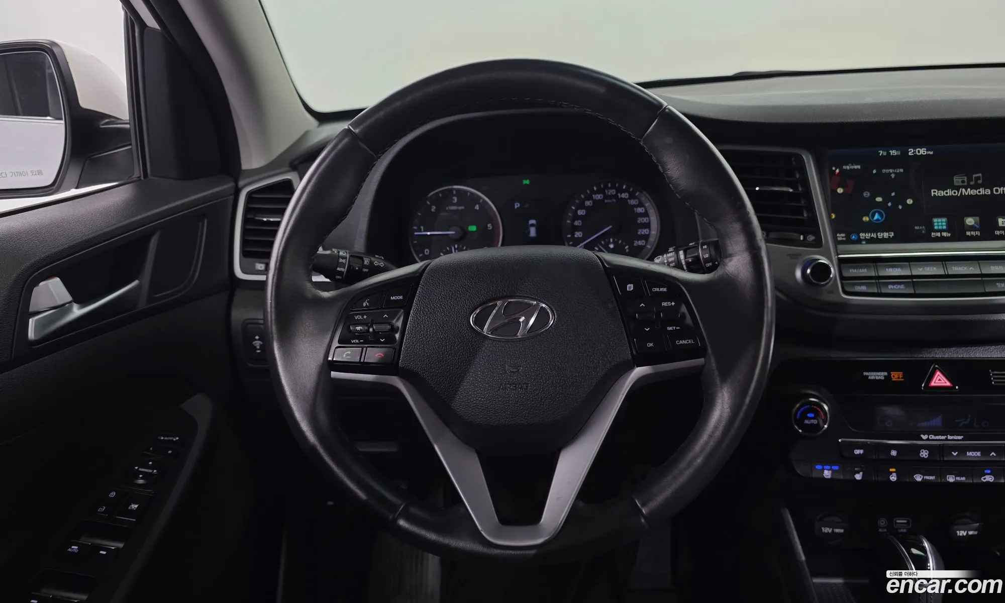 Hyundai Tucson 2016 KMHJ381ABHU323370 — 3