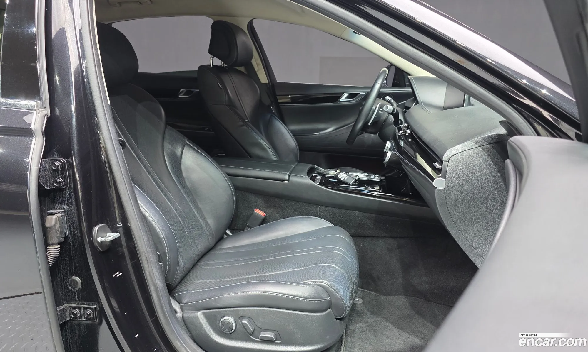 Genesis G80 2021 KMTGB41CBMU064552 — 9