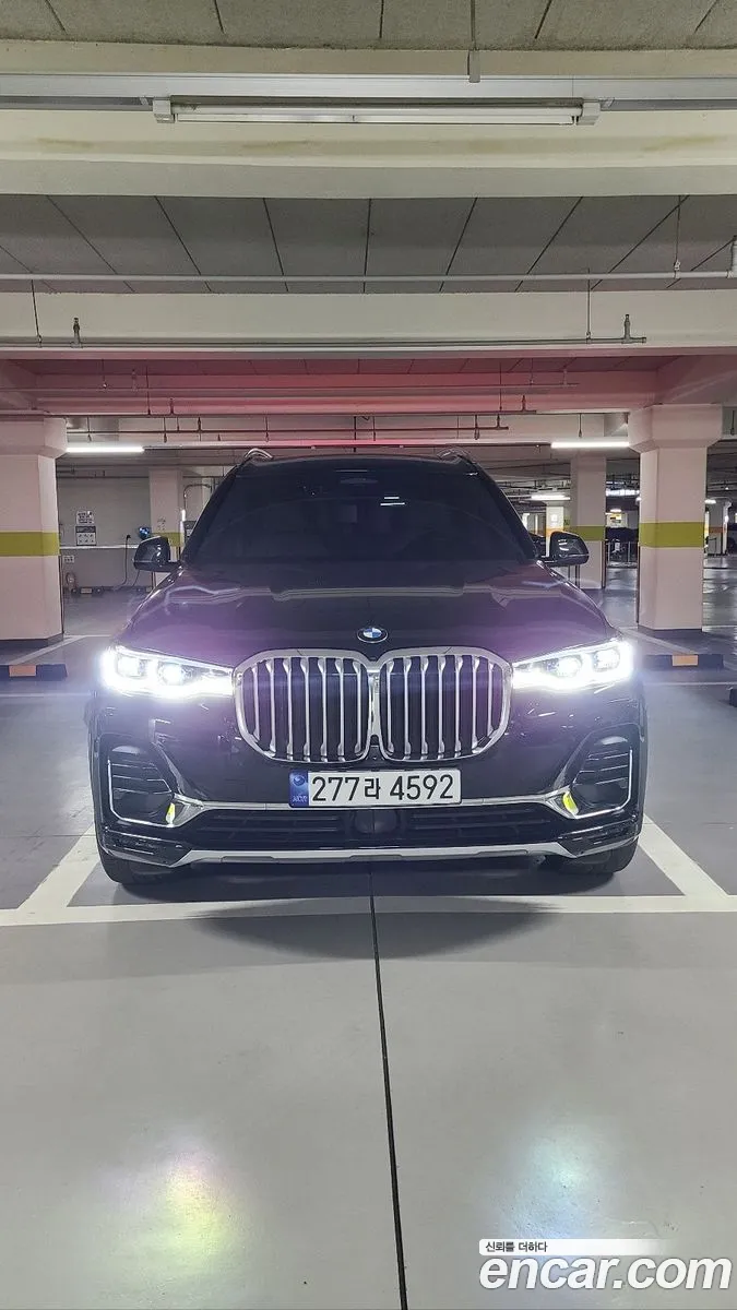 BMW X7 2022 — 7