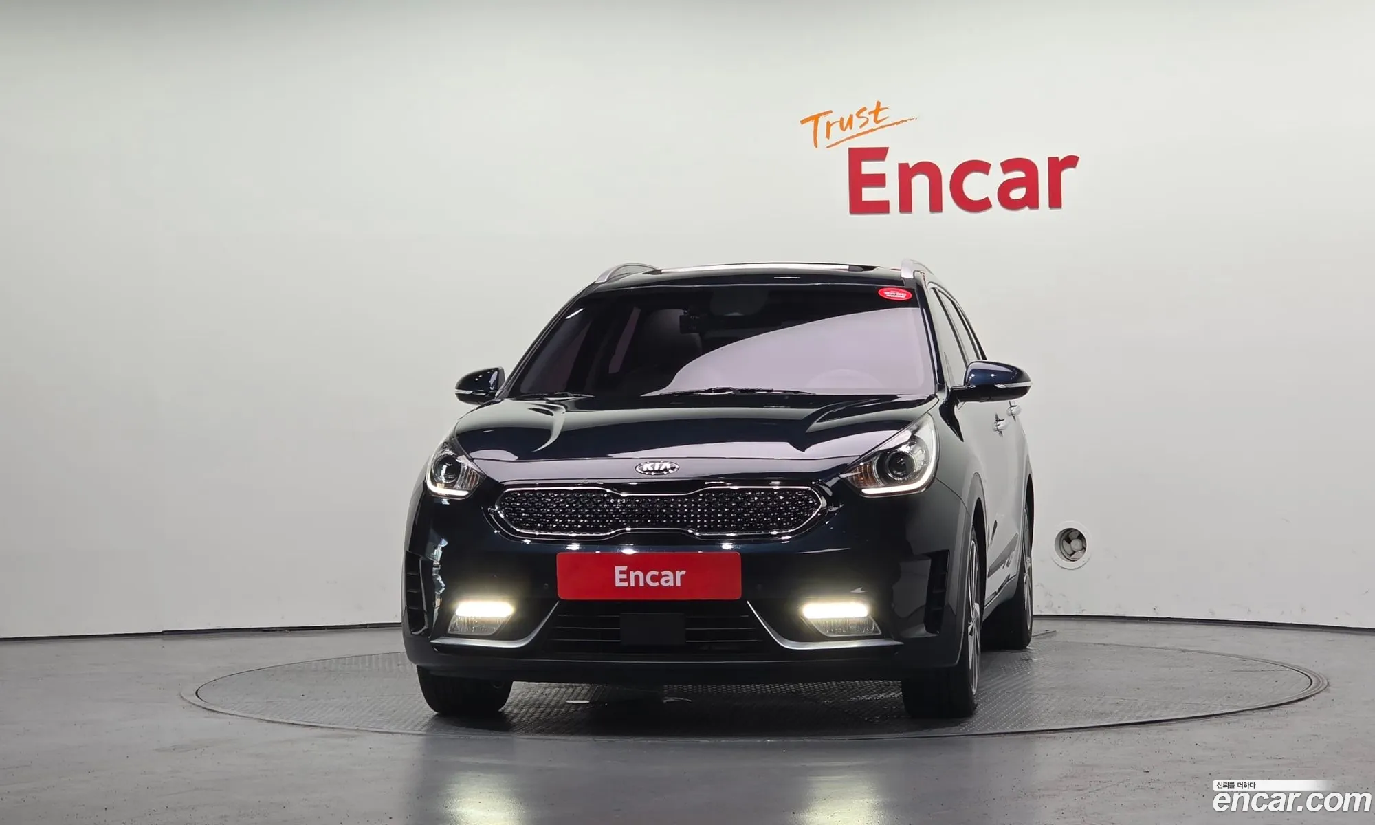 Kia Niro 2017 KNACC81CGHA018516 — 3