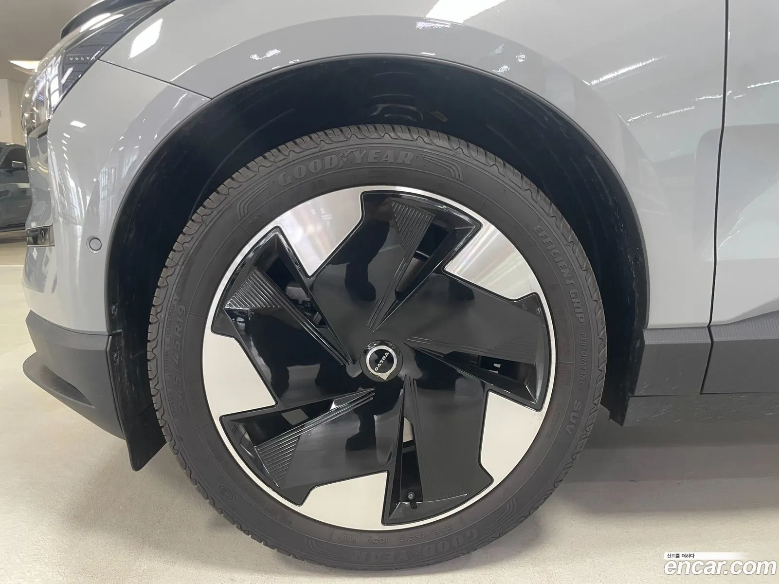 Volvo EX30 2025 — 17