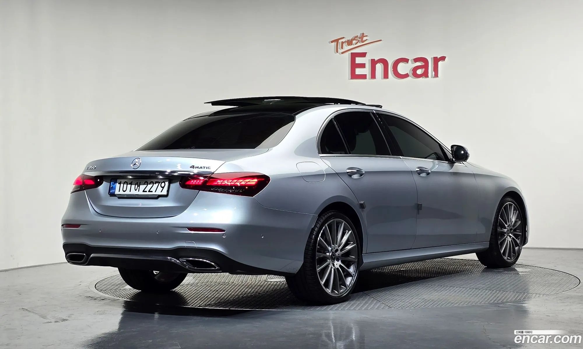 Mercedes-Benz E-Class W213 2022 — 32