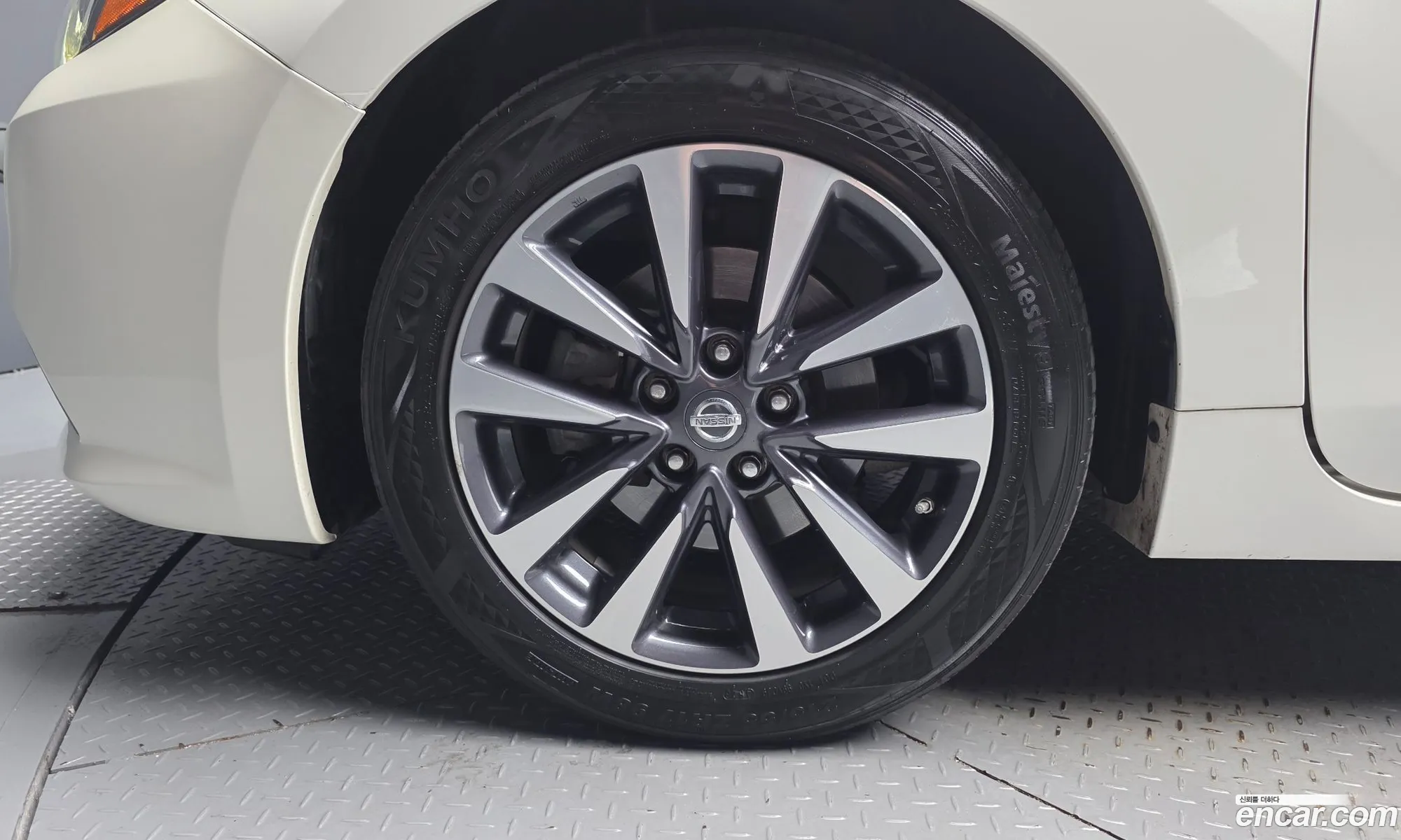 Nissan Altima 2017 1N4AL3APXHC282303 — 16