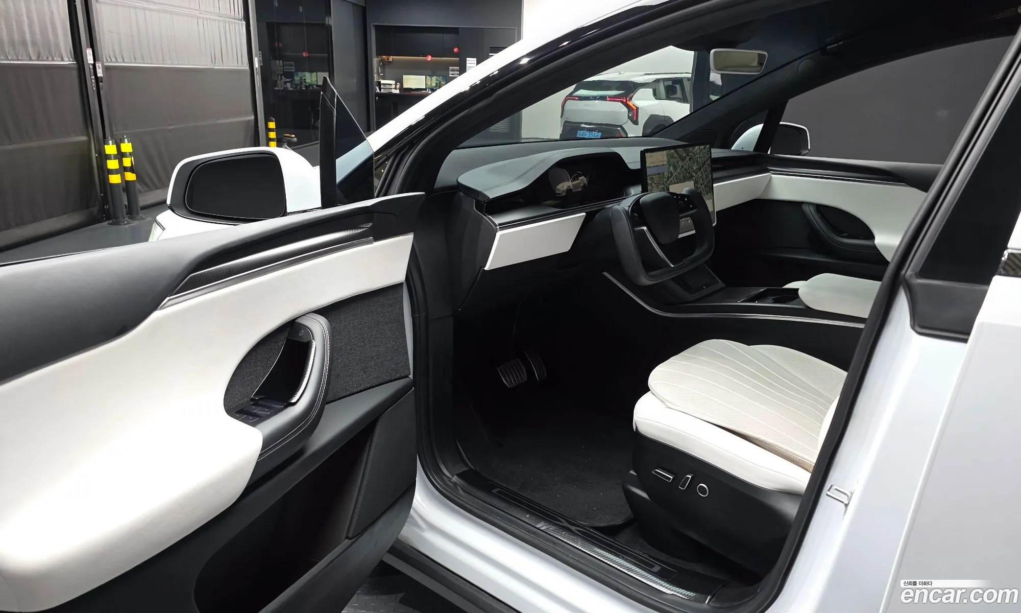 Tesla Model X 2023 7SAXCBE63PF398933 — 7