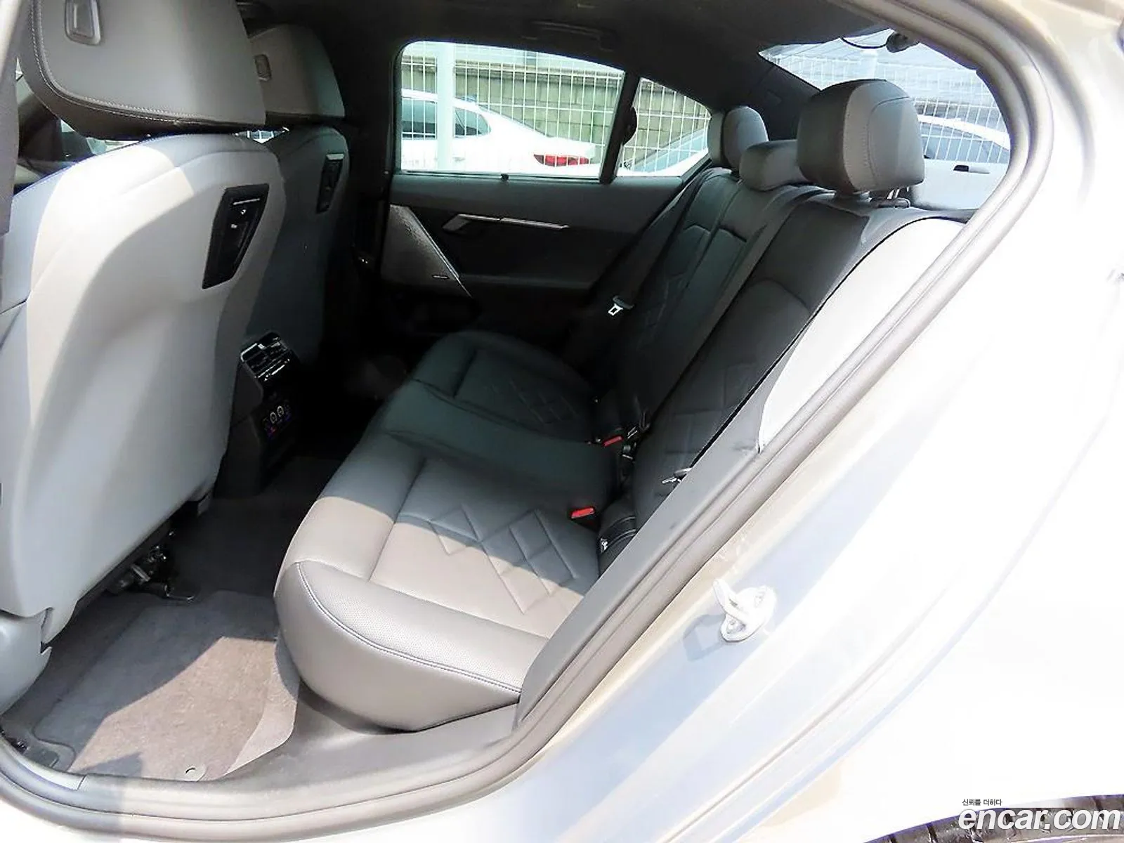 BMW 5 Series 2025 — 19