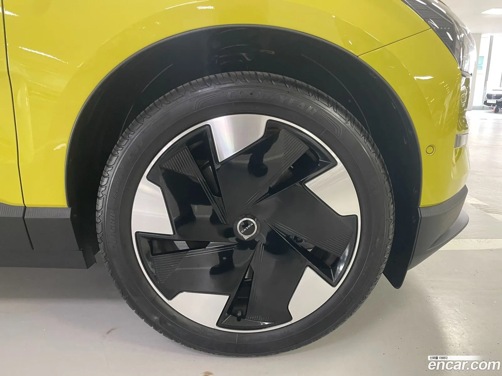 Volvo EX30 2025 — 14