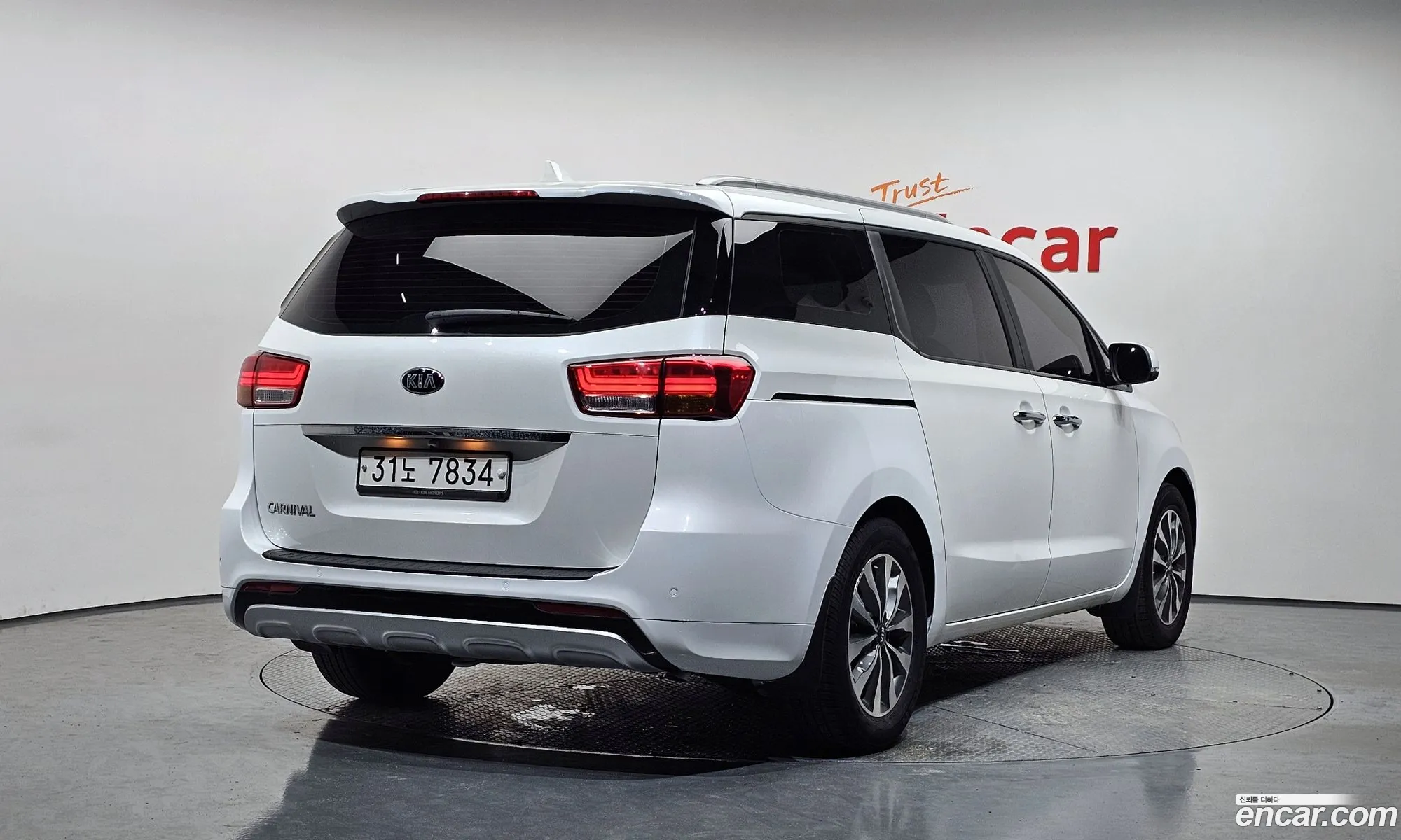 Kia Carnival 2015 KNAMB81ABFS054335 — 9