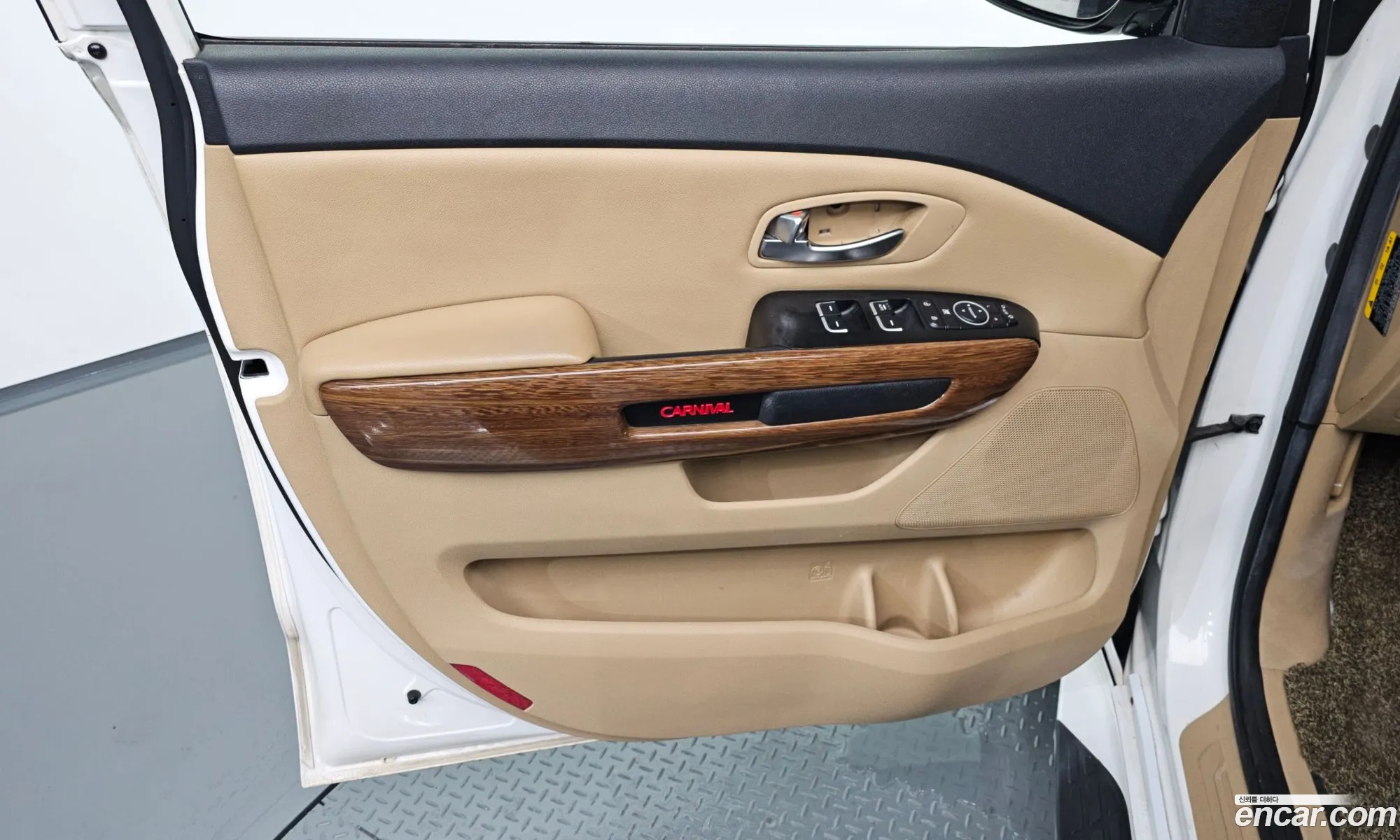 Kia Carnival 2014 — 28