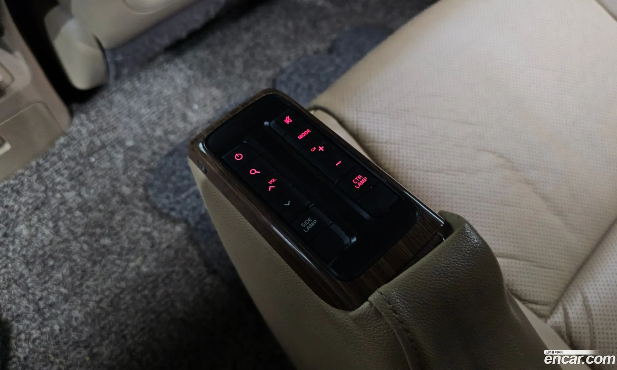 Kia Carnival 2014 — 32