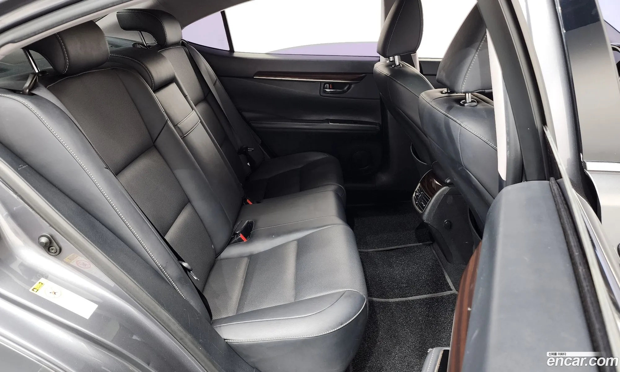 Lexus ES300h 2017 — 3