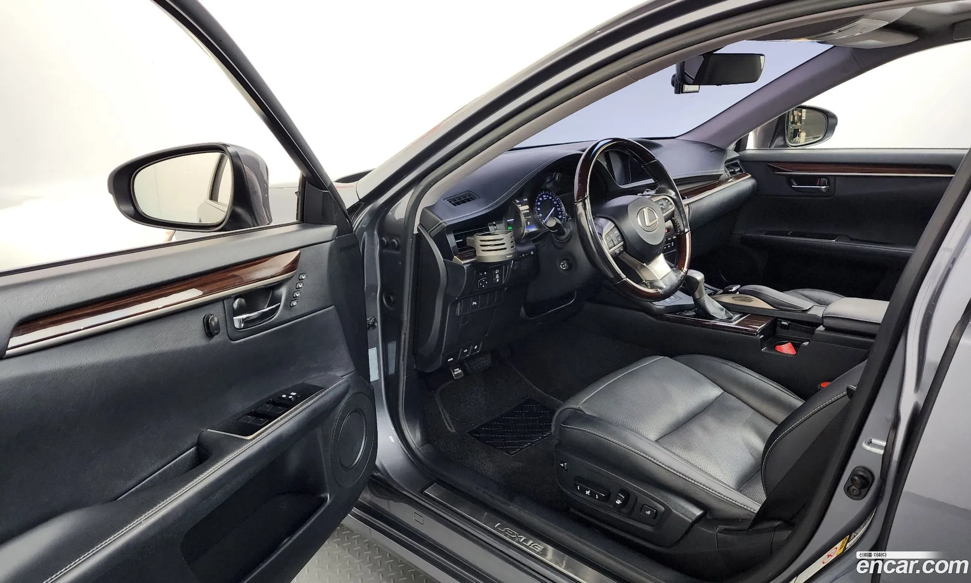 Lexus ES300h 2017 — 9