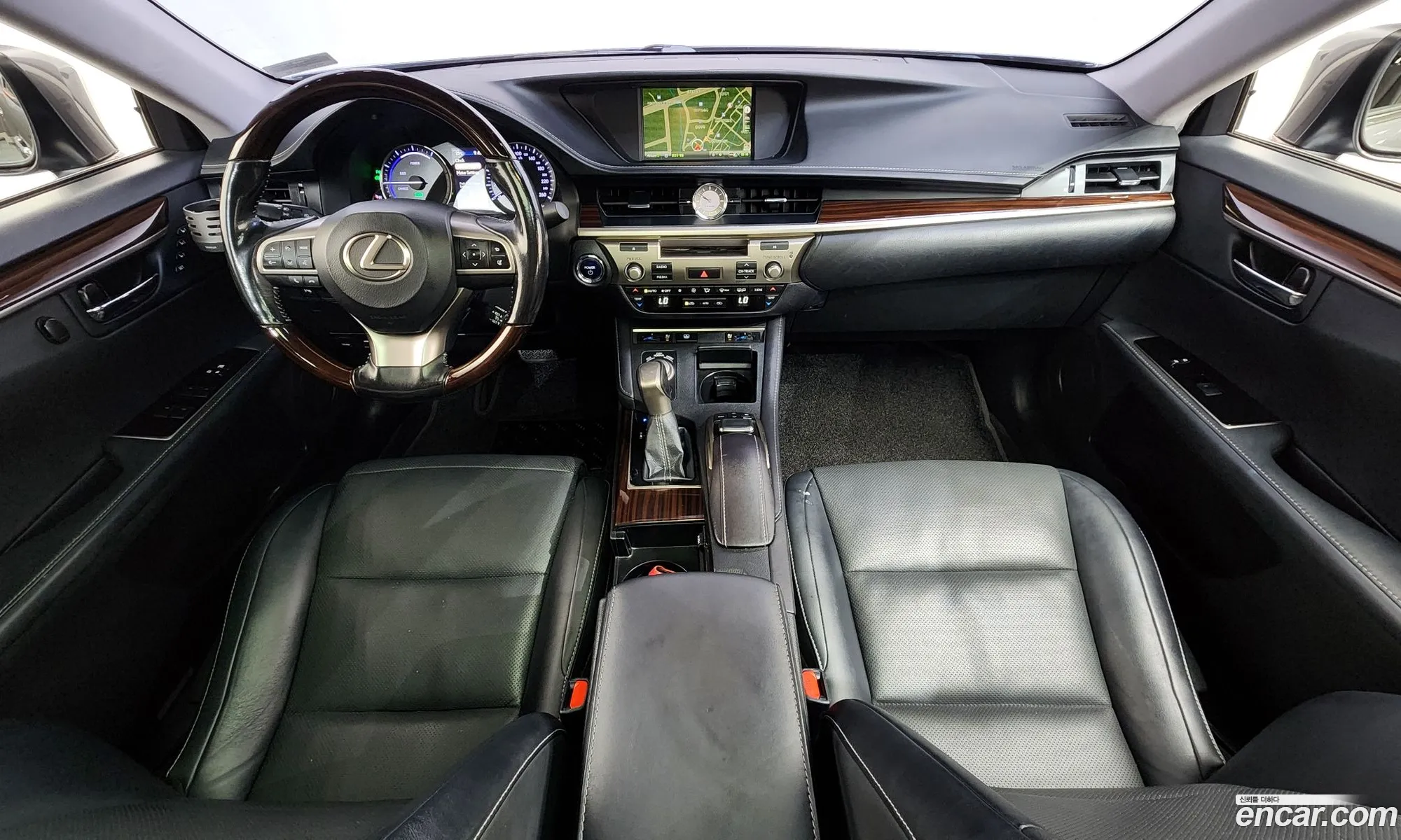 Lexus ES300h 2017 — 11