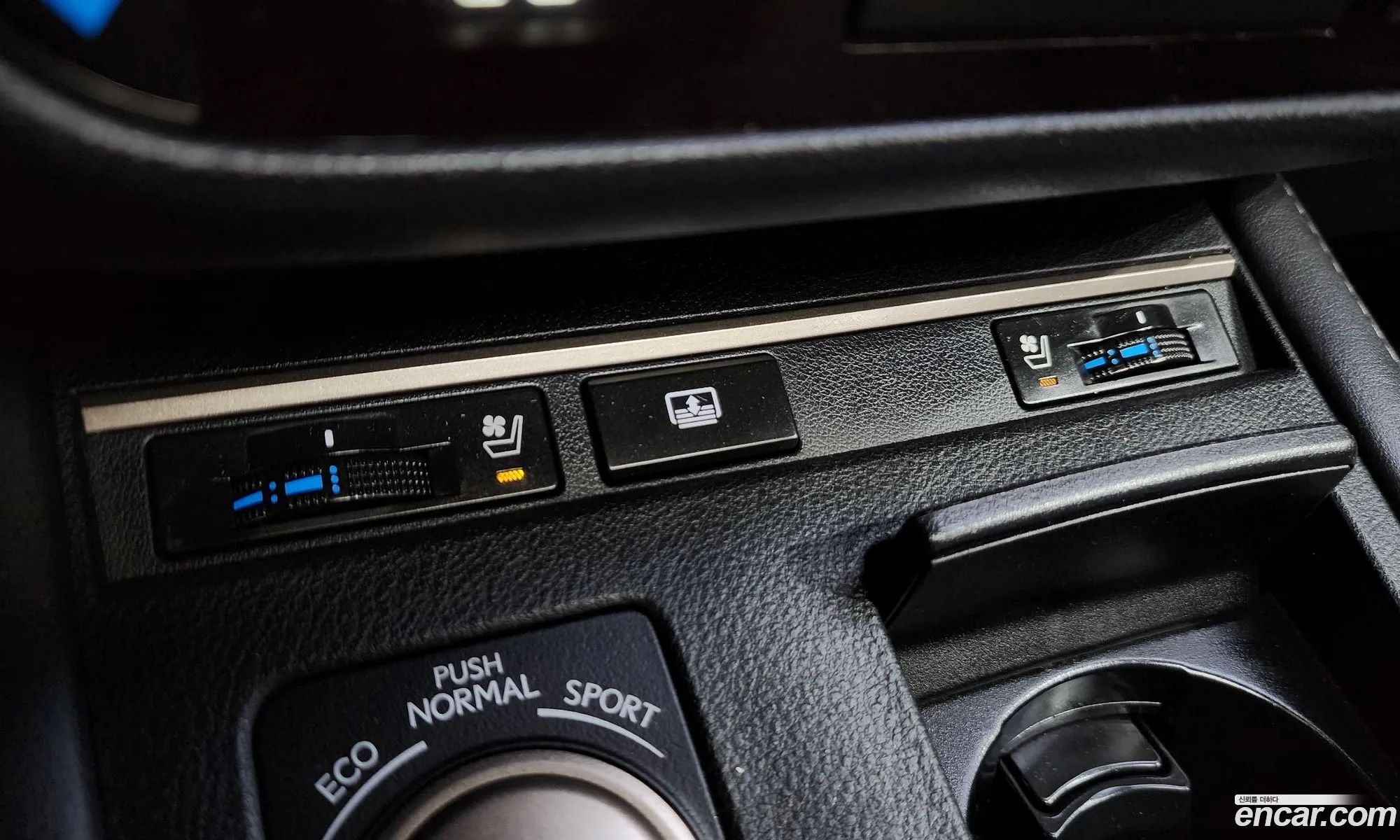 Lexus ES300h 2017 — 14