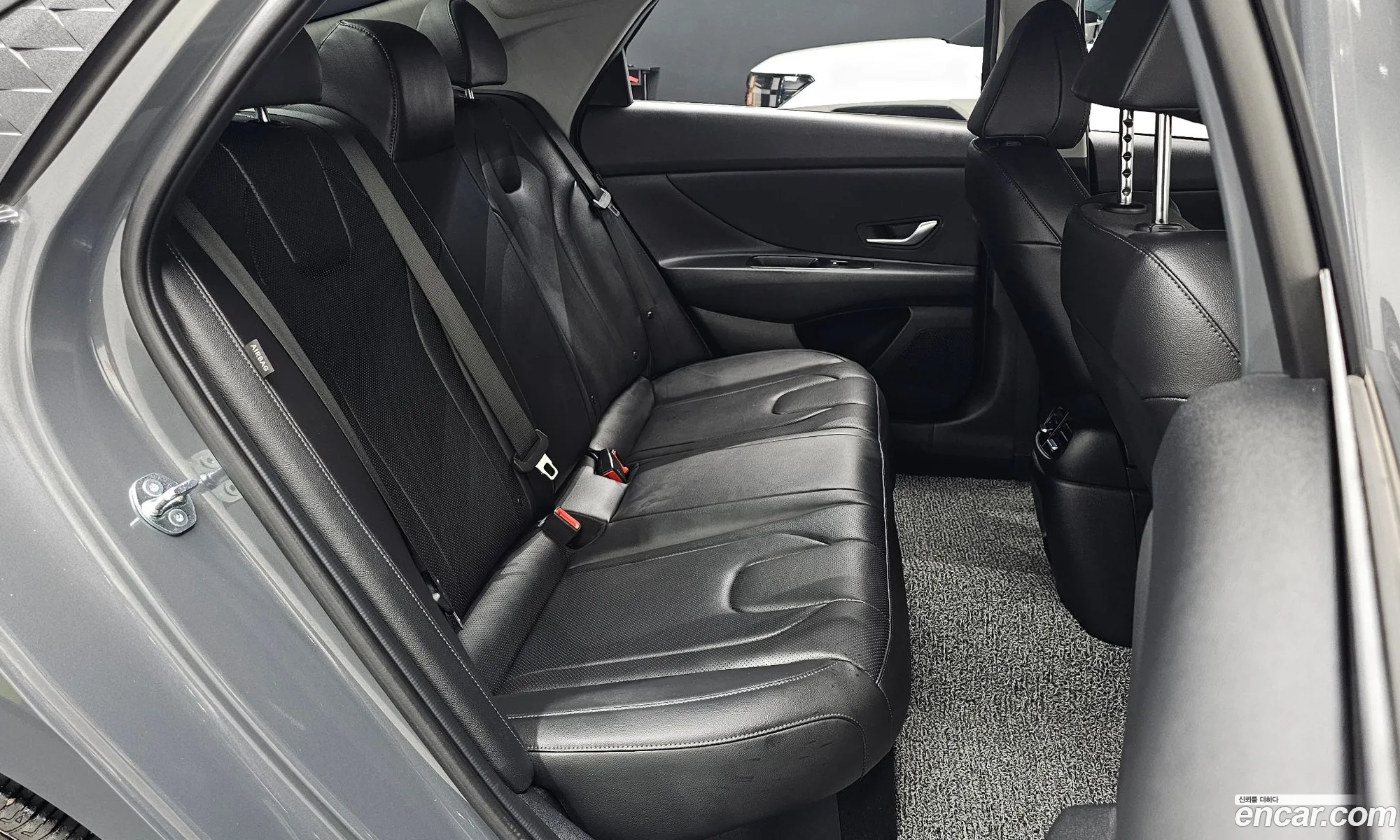 Hyundai Elantra Hybrid 2025 — 6