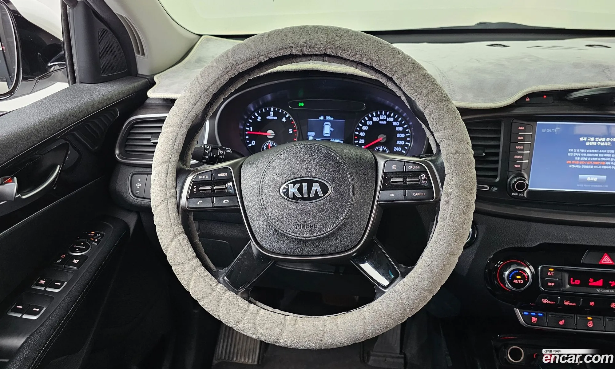 Kia Sorento 2017 KNAPG81ABJA413710 — 17