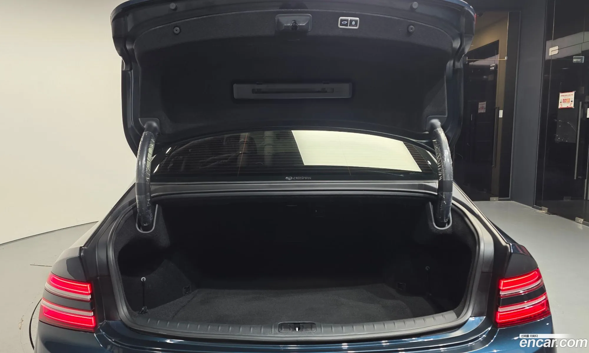 Genesis G80 2023 KMTGB41CDPU178605 — 2