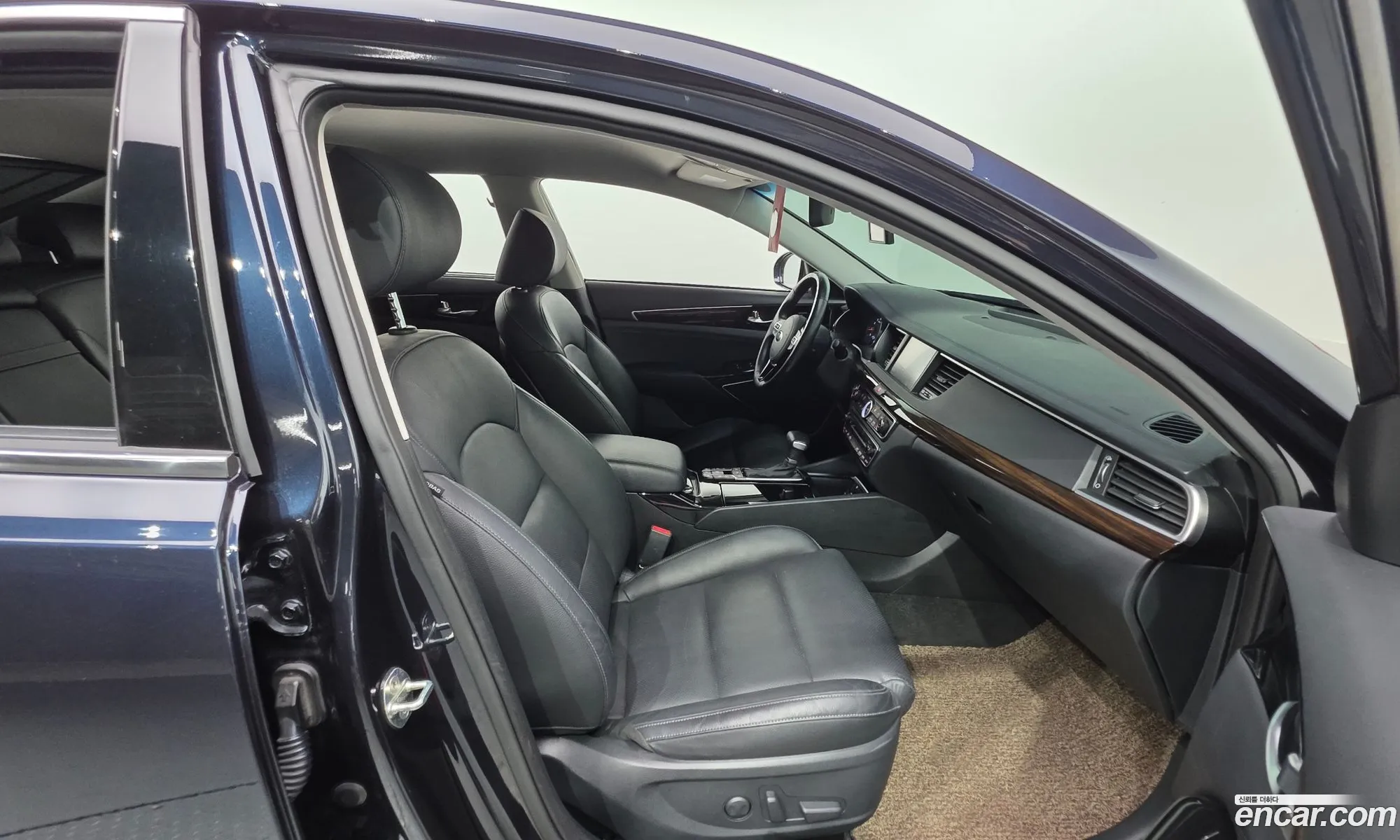 Kia K7 2018 KNALD418BJA146949 — 11