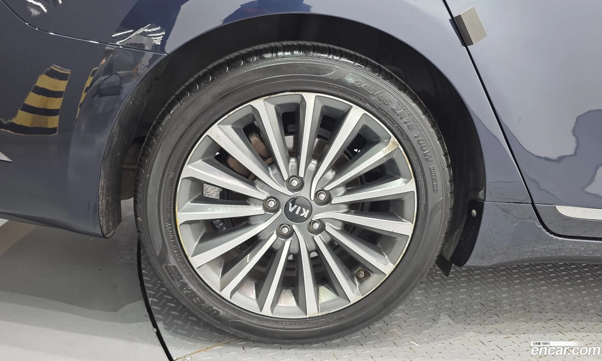 Kia K7 2018 KNALD418BJA146949 — 31