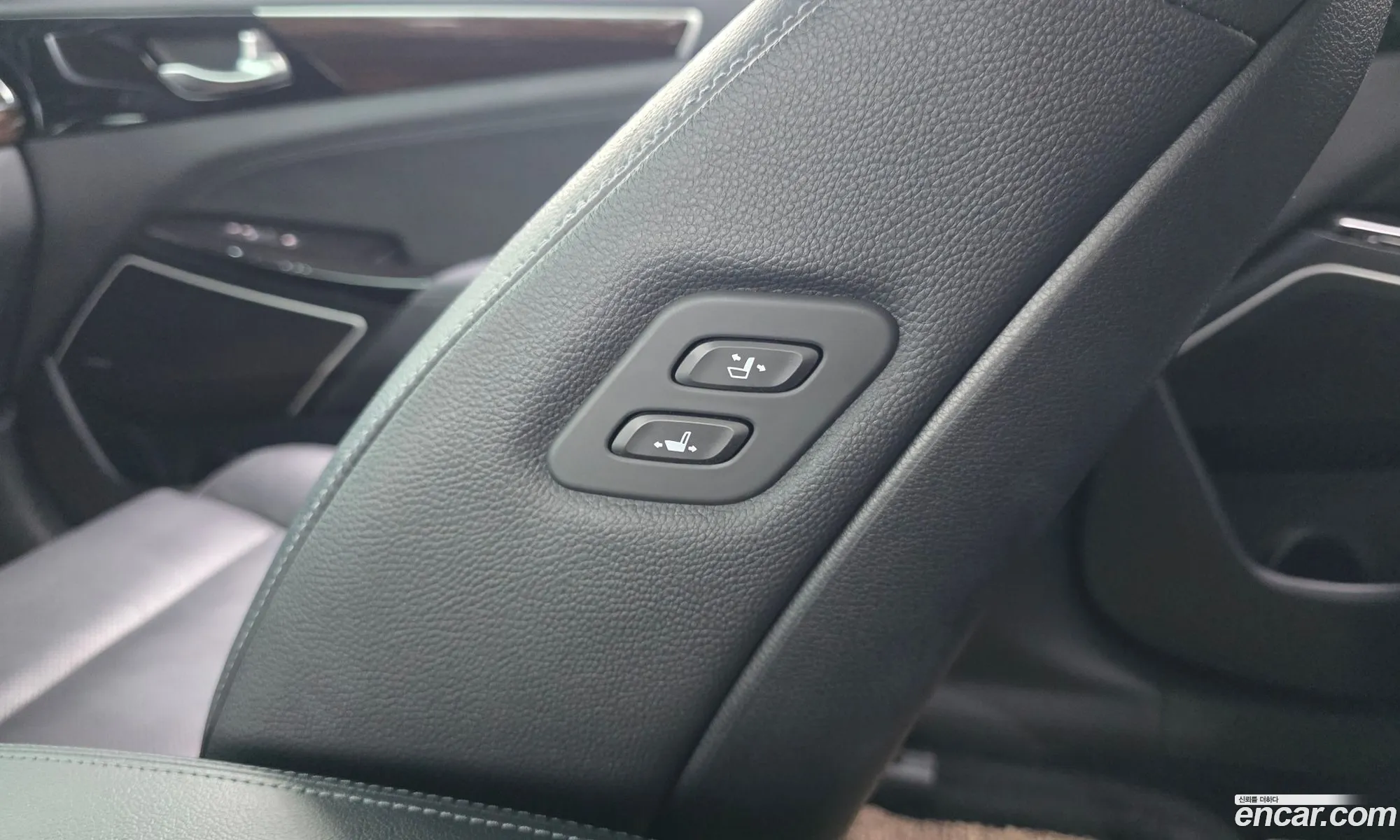 Kia K7 2018 KNALD418BJA146949 — 3