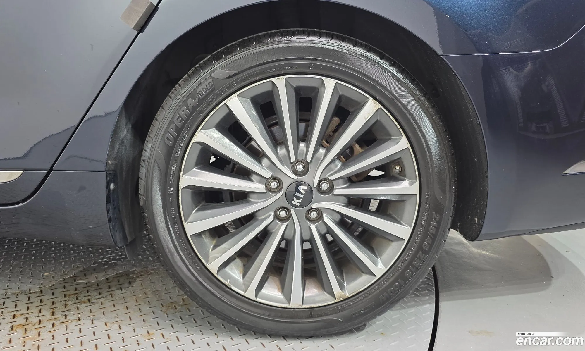 Kia K7 2018 KNALD418BJA146949 — 13