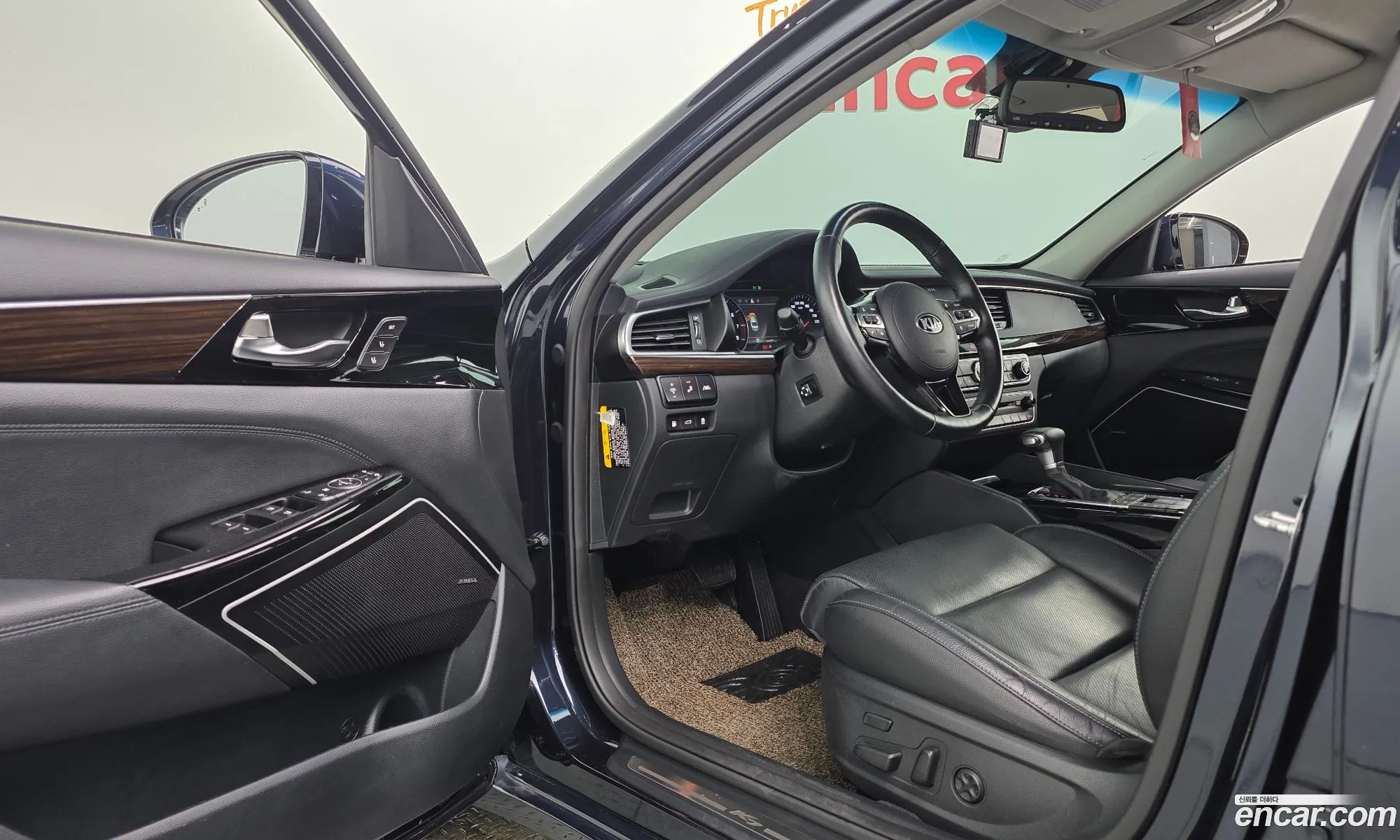 Kia K7 2018 KNALD418BJA146949 — 4