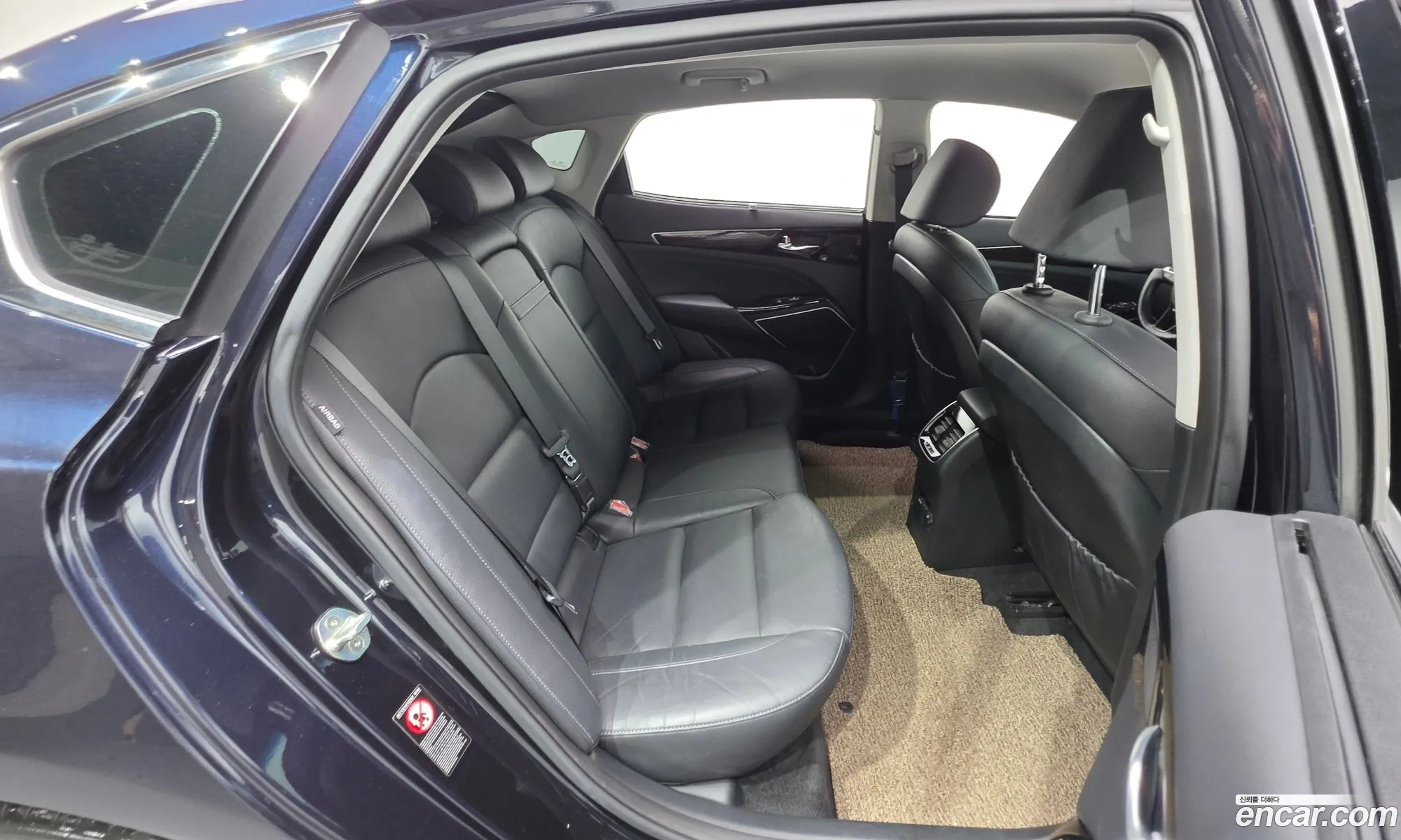 Kia K7 2018 KNALD418BJA146949 — 12