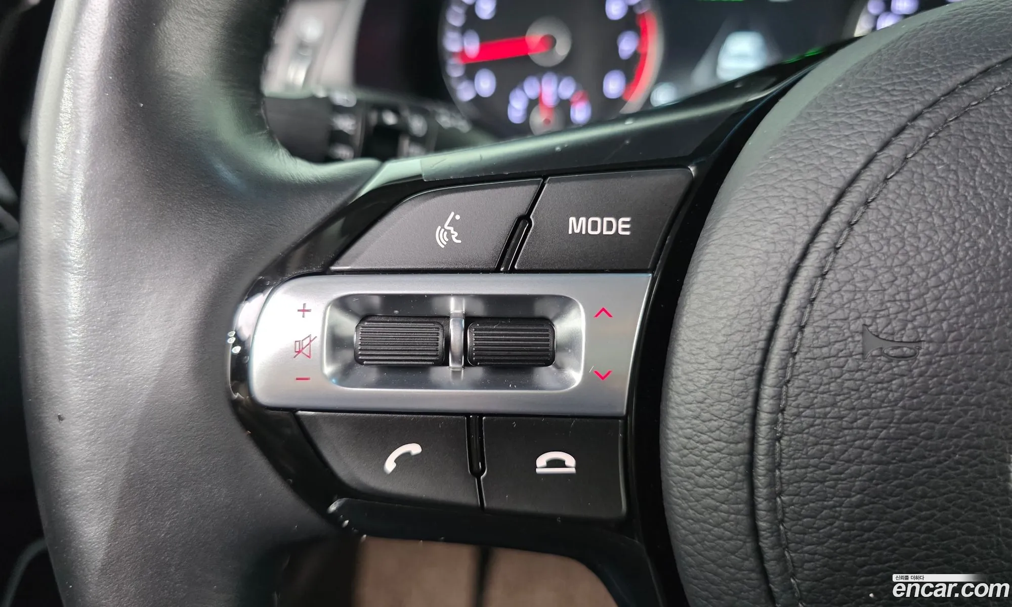 Kia K7 2018 KNALD418BJA146949 — 6