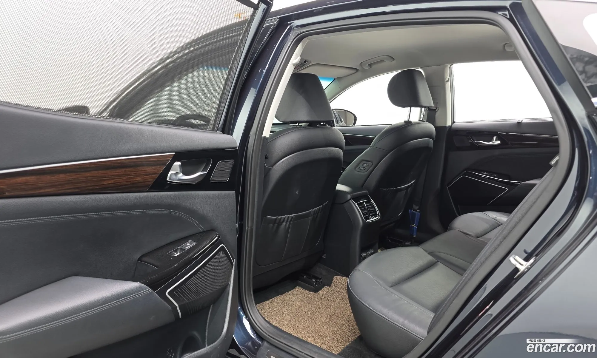 Kia K7 2018 KNALD418BJA146949 — 25